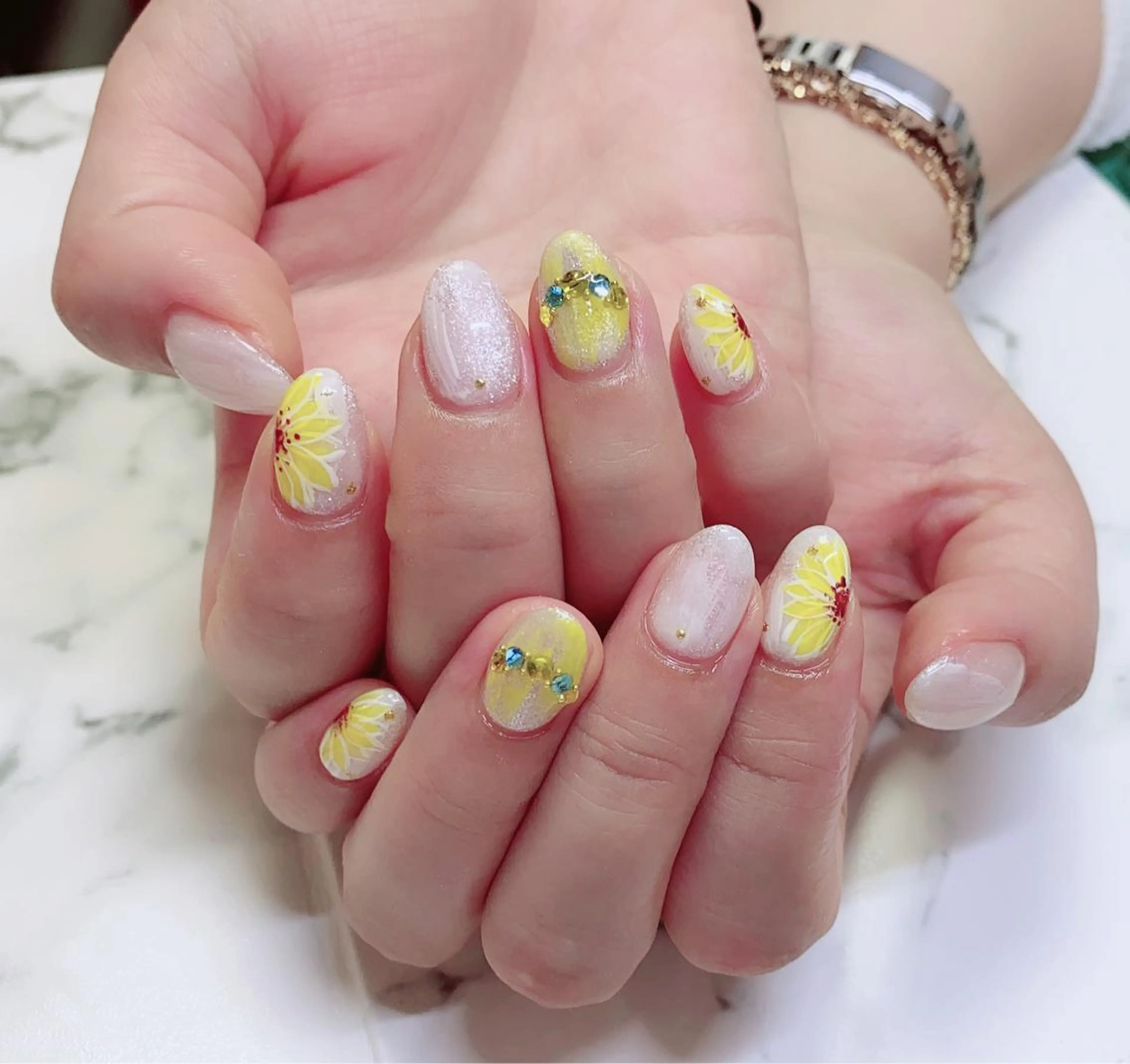 ロング カラー ネイル Q Free nailsのネイルデザイン