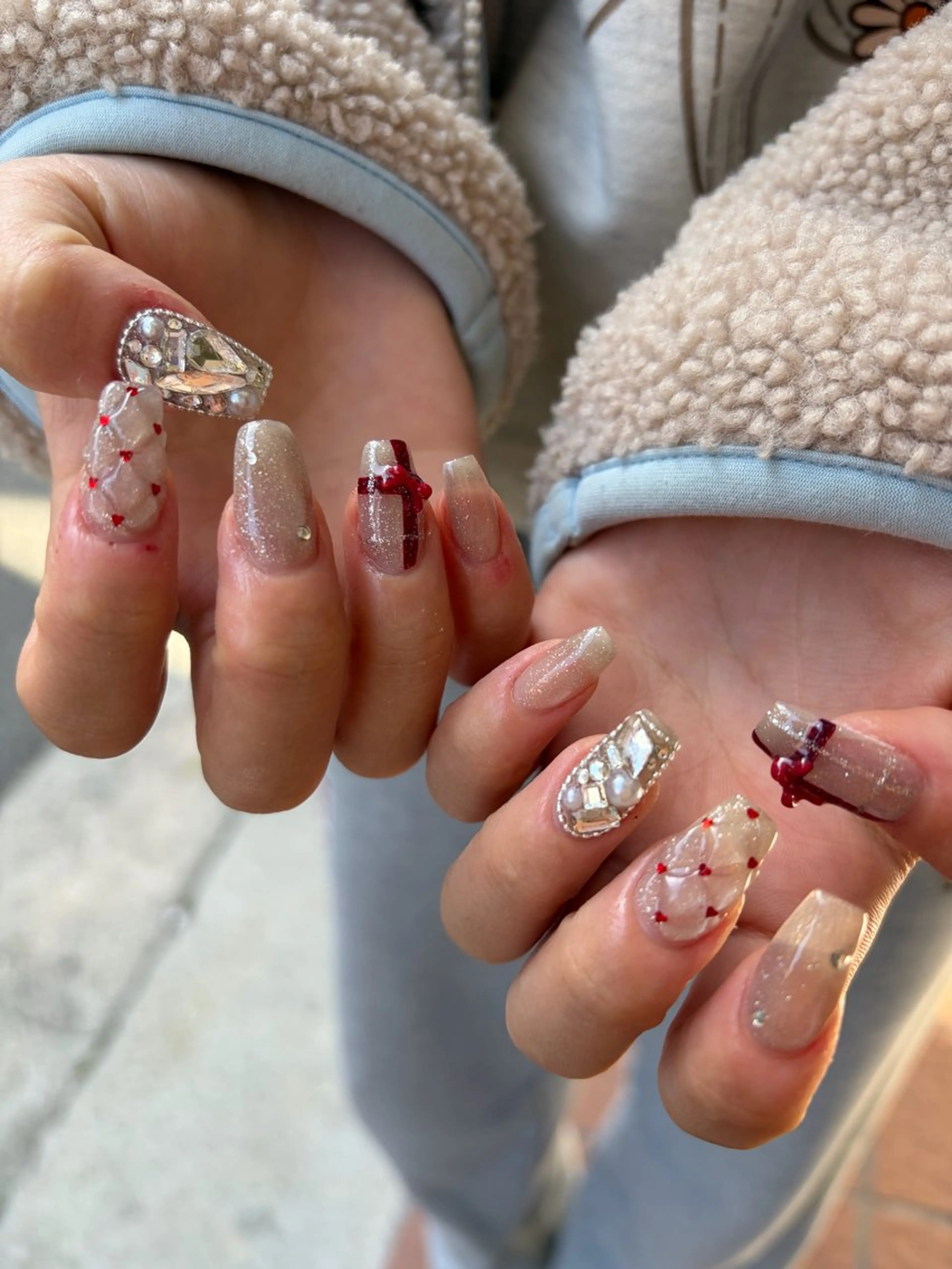 ネイル キラキラネイル 赤色 シルバー ハンドネイル ballie／小野原 なつみのネイルデザイン