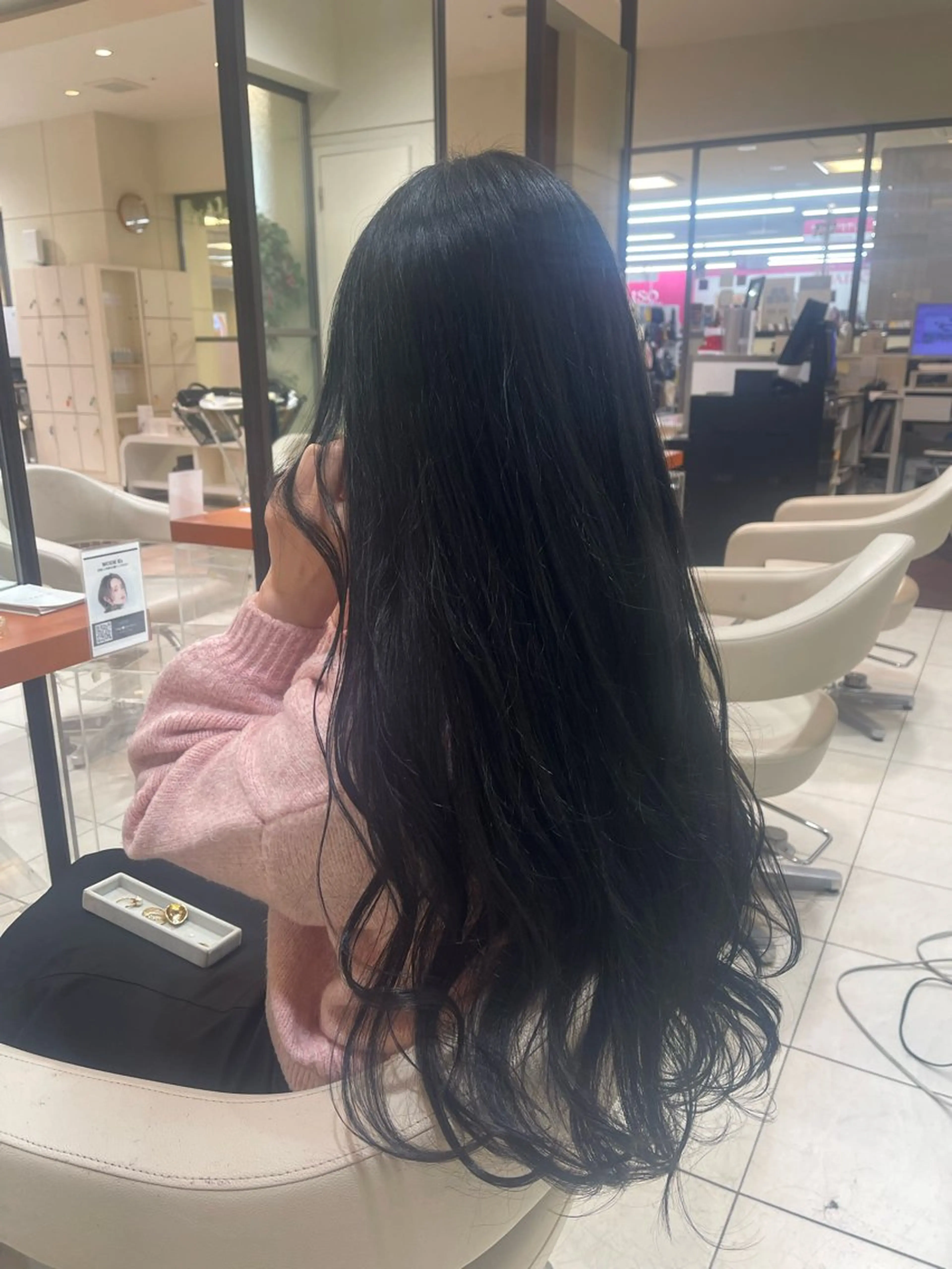 ロング カラー 黒髪 ブルーカラー ブルーブラック カット ヘアカラー トリートメント カネヒラ リョウスケのヘアスタイル