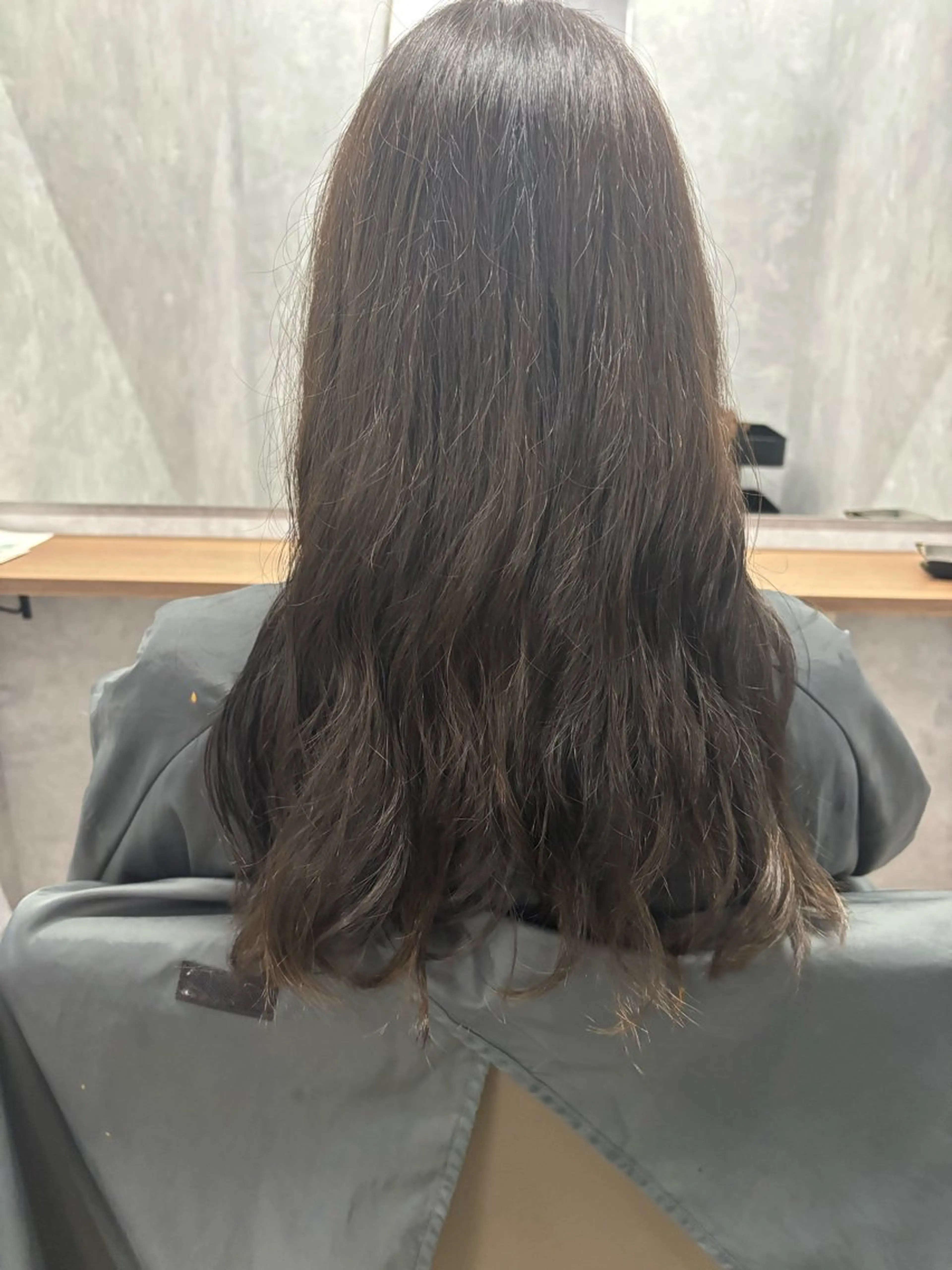 ロング カラー 山崎 美羽のヘアスタイル