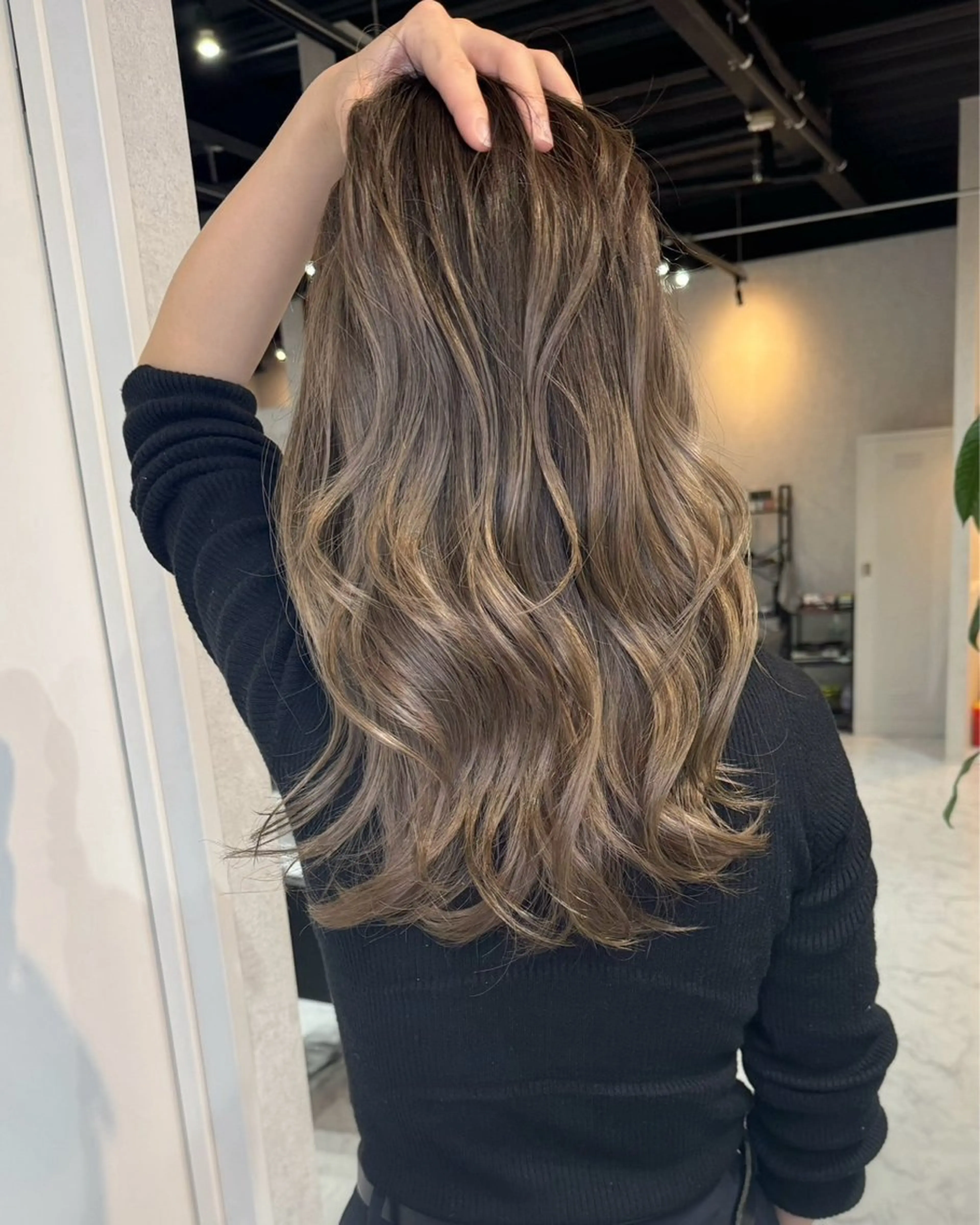 セミロング カラー ヘアアレンジ バレイヤージュ デザインカラー ハイライトカラー 外国人風カラー ハイライト カット ヘアカラー トリートメント アンドウ ユウ/ レイヤーカット/韓国のヘアスタイル