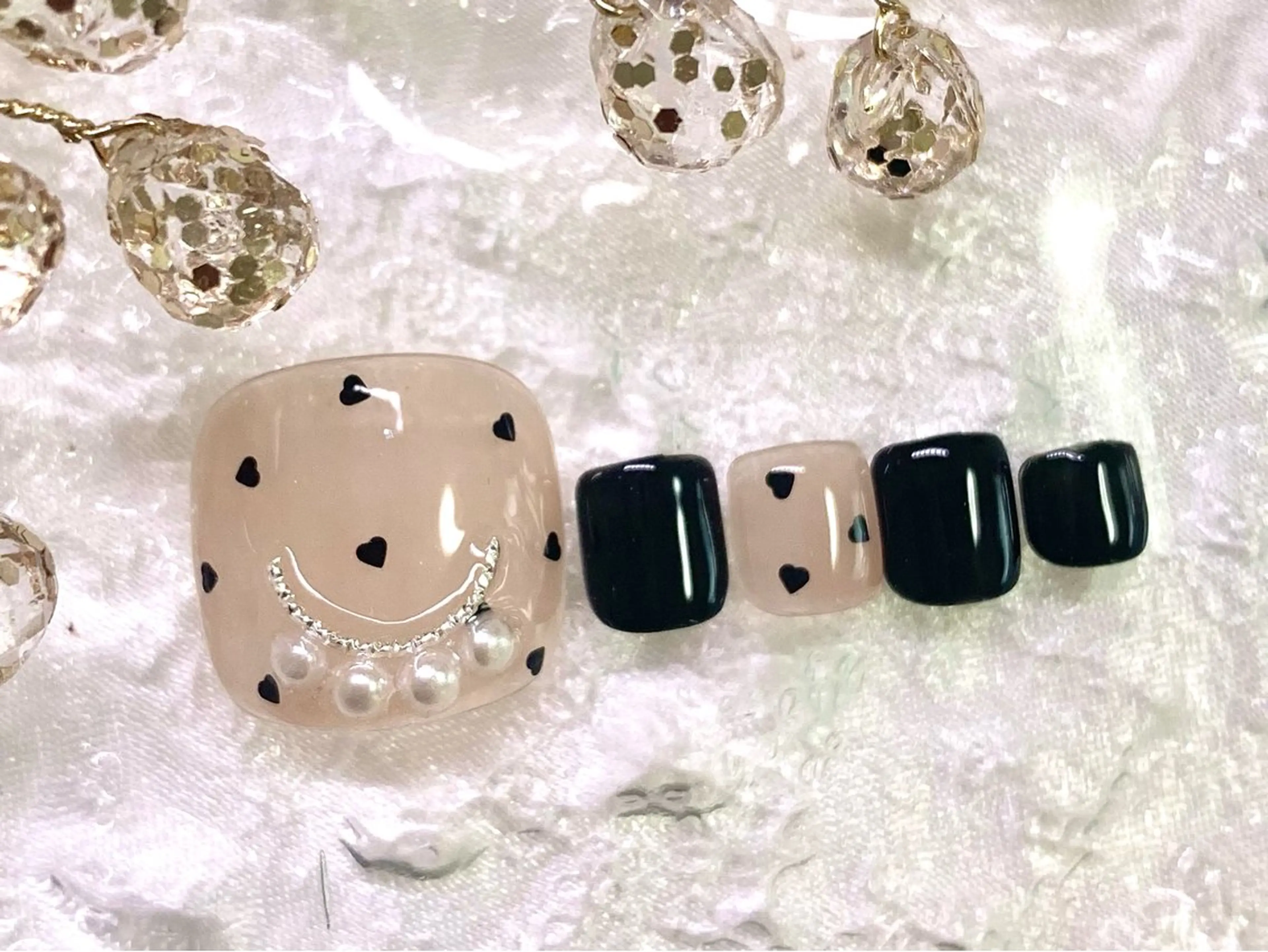 ネイル フットネイル ハート ホログラムネイル Nail room Cinnamil【しなみる】所属・Cinnamil オーナーRioのネイルデザイン