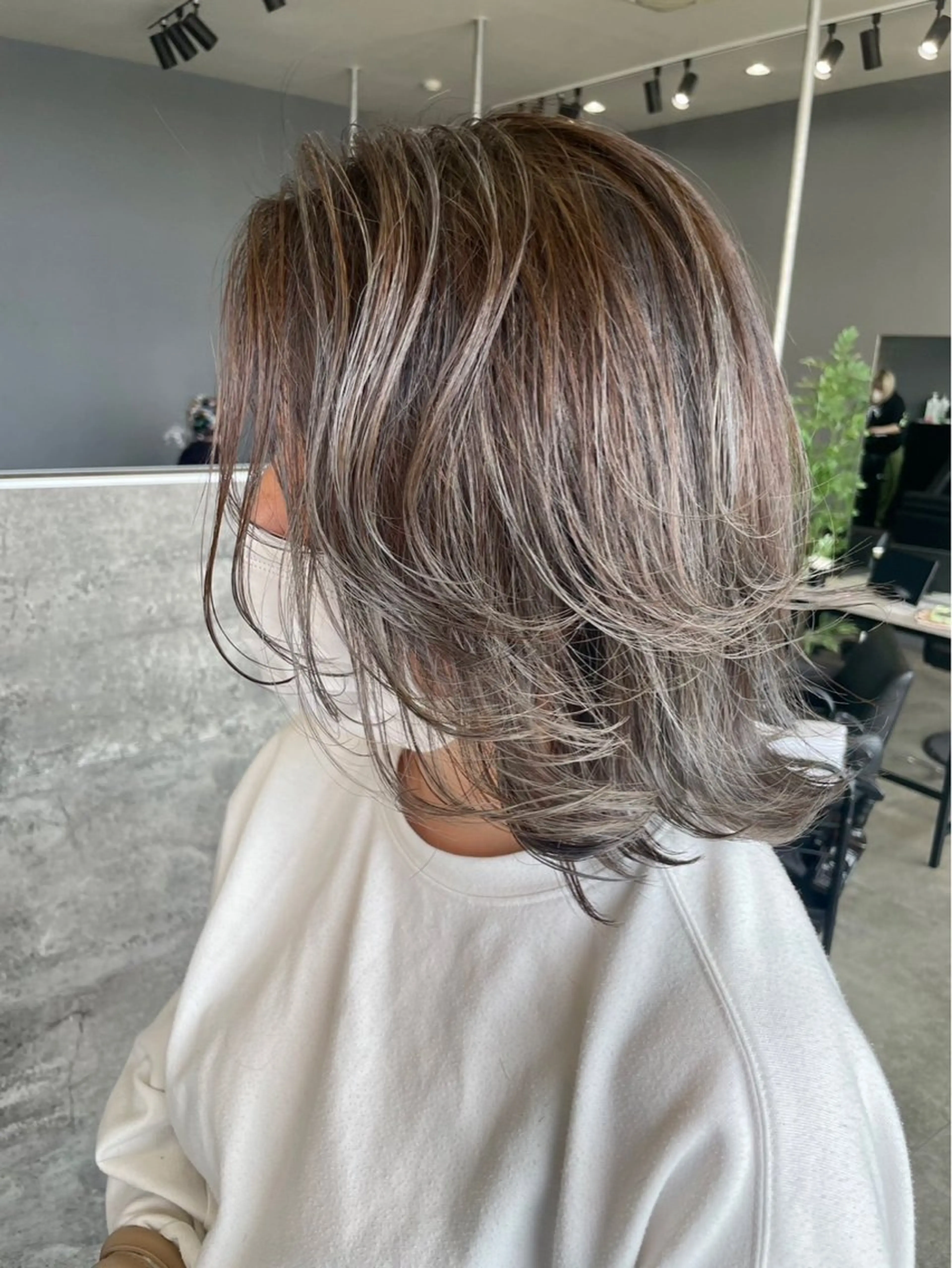 セミロング GLITTER赤塚店所属・GLITTER ハイ トーン🎀北野佑季のヘアスタイル