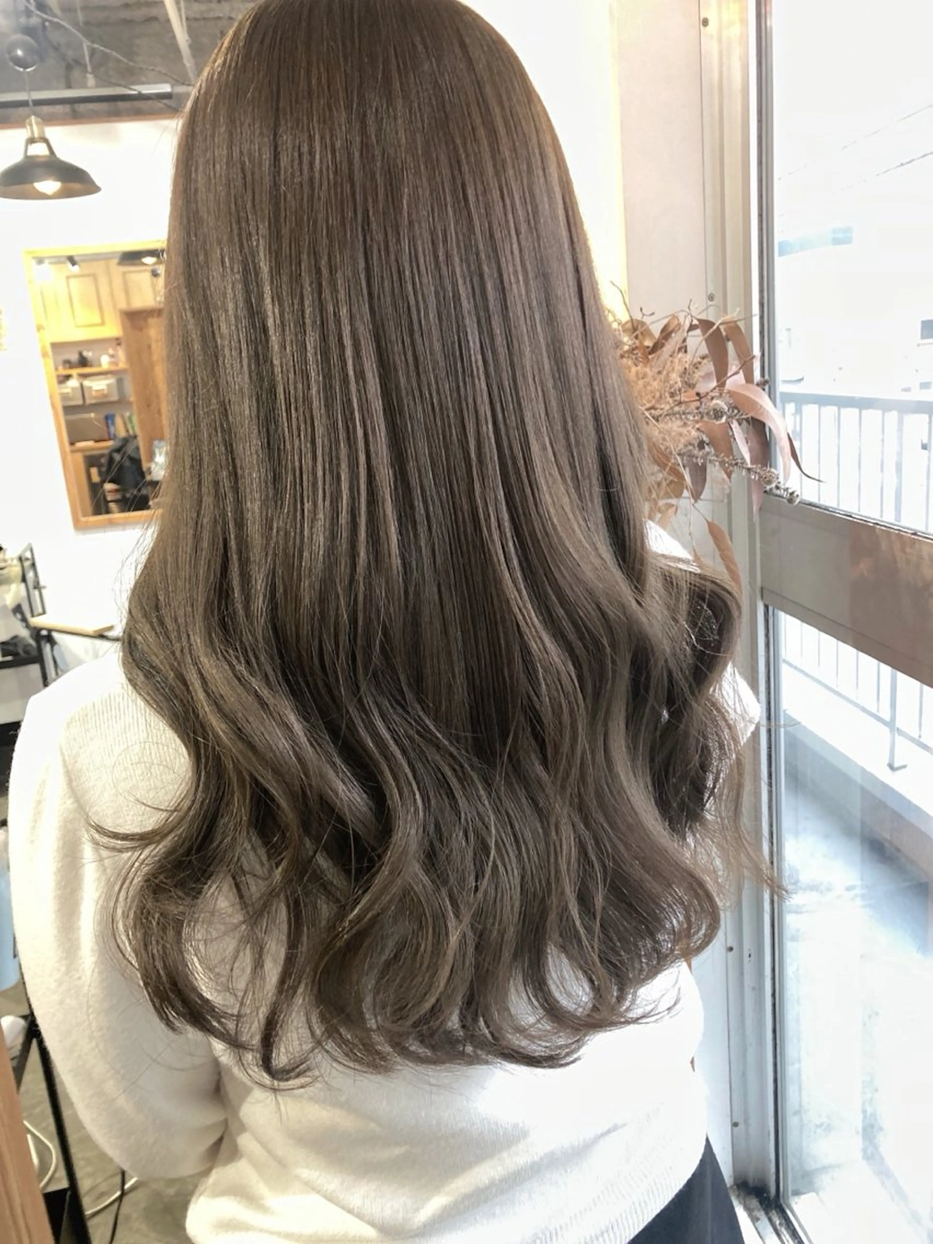 ロング roka ノゾミのヘアスタイル