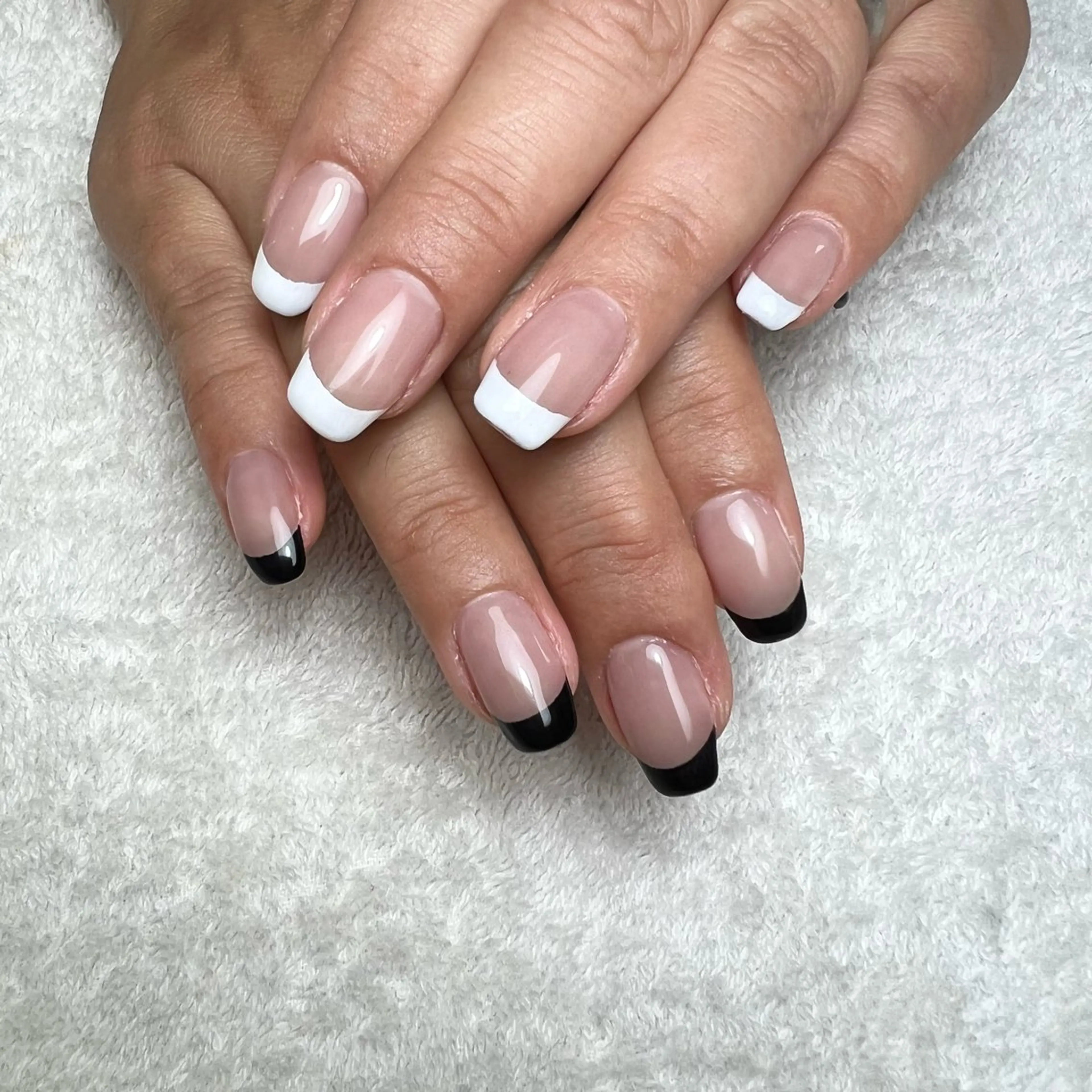 ネイル フレンチネイル ホワイト ハンドネイル COCO+所属・COCO +のエステ・リラクイメージ