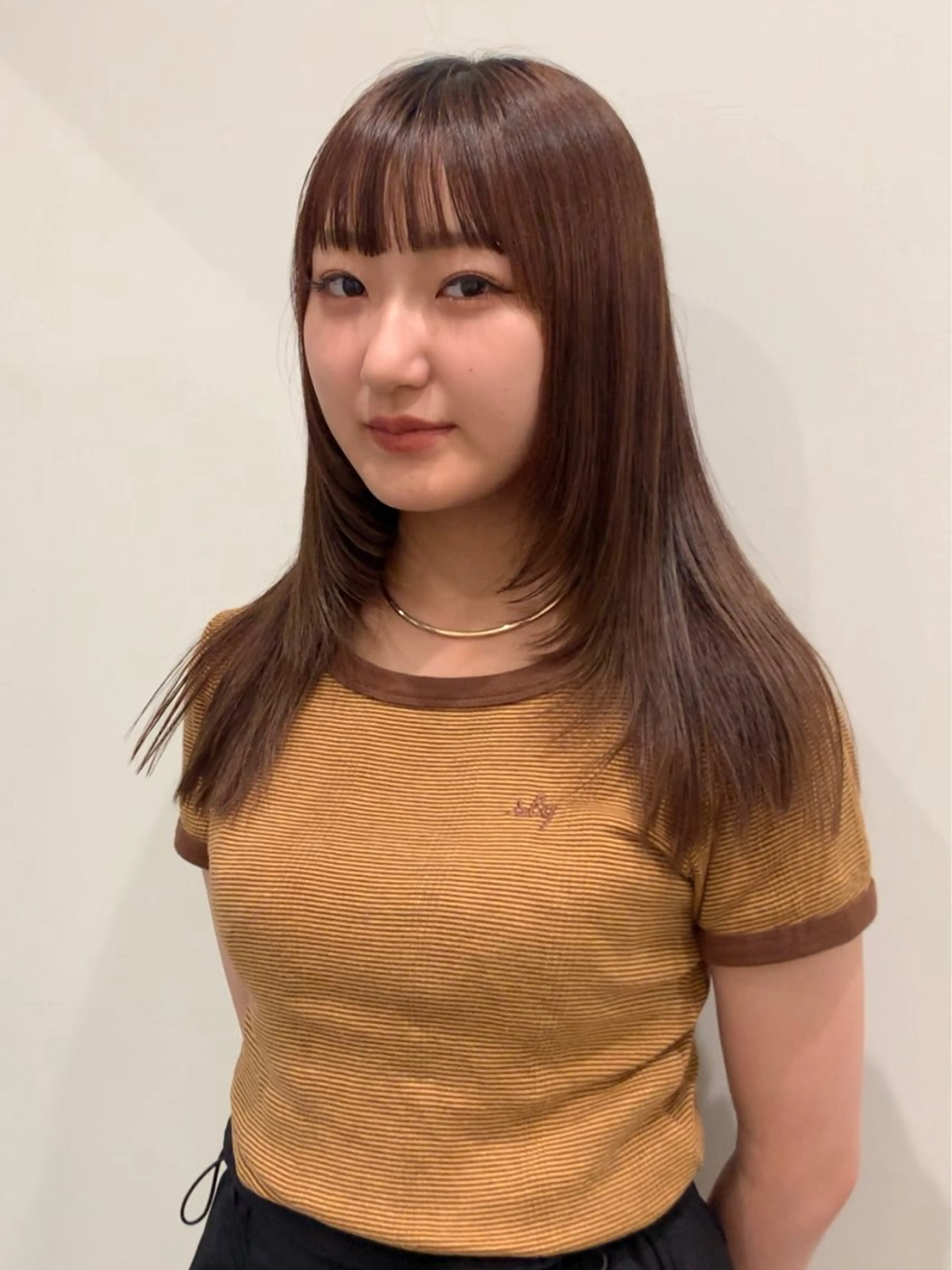 セミロング カラー ブラウンカラー 顔まわりレイヤー レイヤーカット カット ヘアカラー トリートメント 落合希 Olivebeigeのヘアスタイル