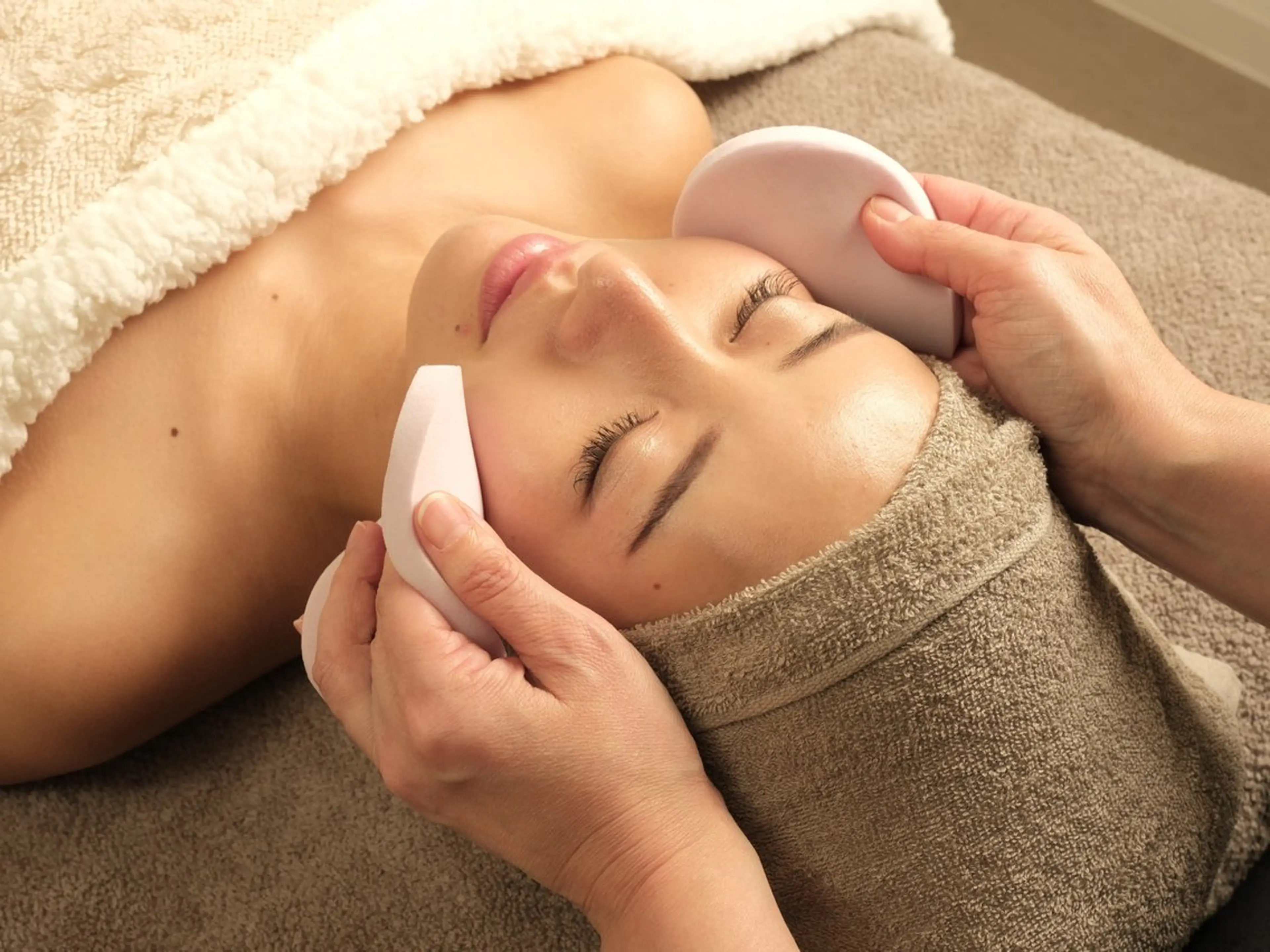 小顔矯正⁉️オールハンドリフトアップフェイシャル🌼➕すっきりドライヘッドスパ付 50分¥4,900の写真