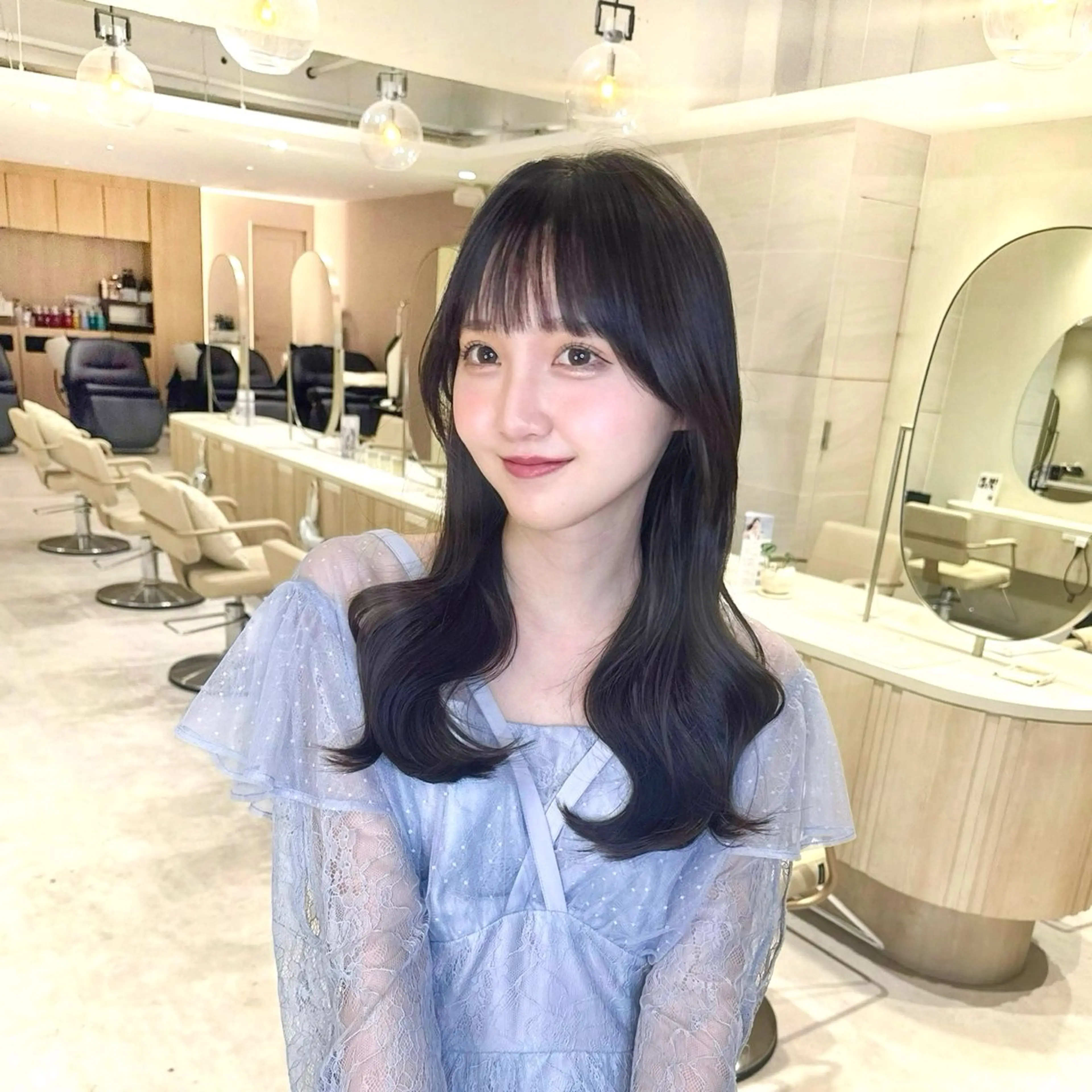 セミロング 韓国風ヘア レイヤーカット 小顔カット カット ヘアカラー 韓国風/小顔レイヤー /艶カラーのヘアスタイル