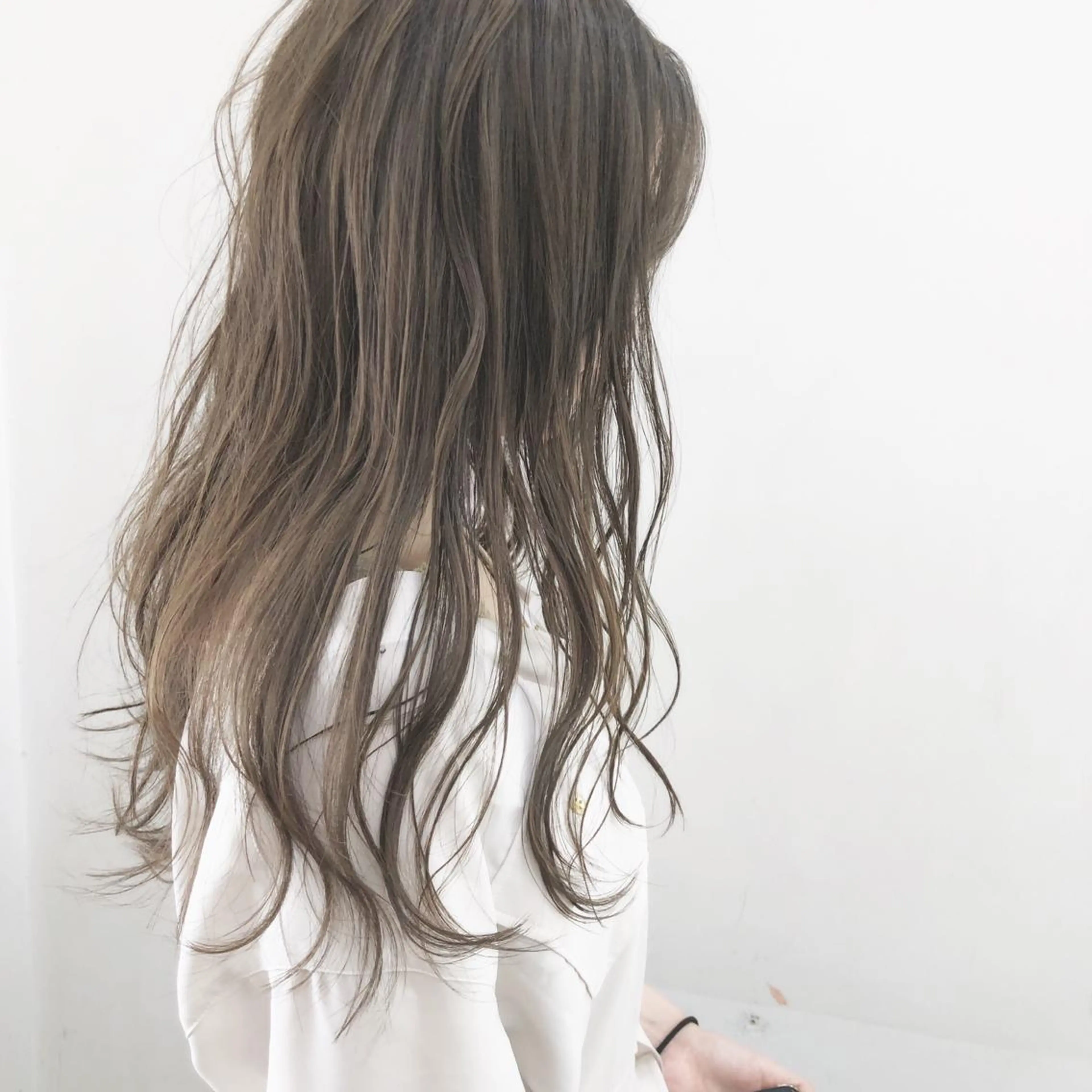 セミロング アッシュ アッシュグレー アッシュグレージュ 髪質改善専門店QOLU所属・✨髪質改善専門店✨ QOLU✨のヘアスタイル