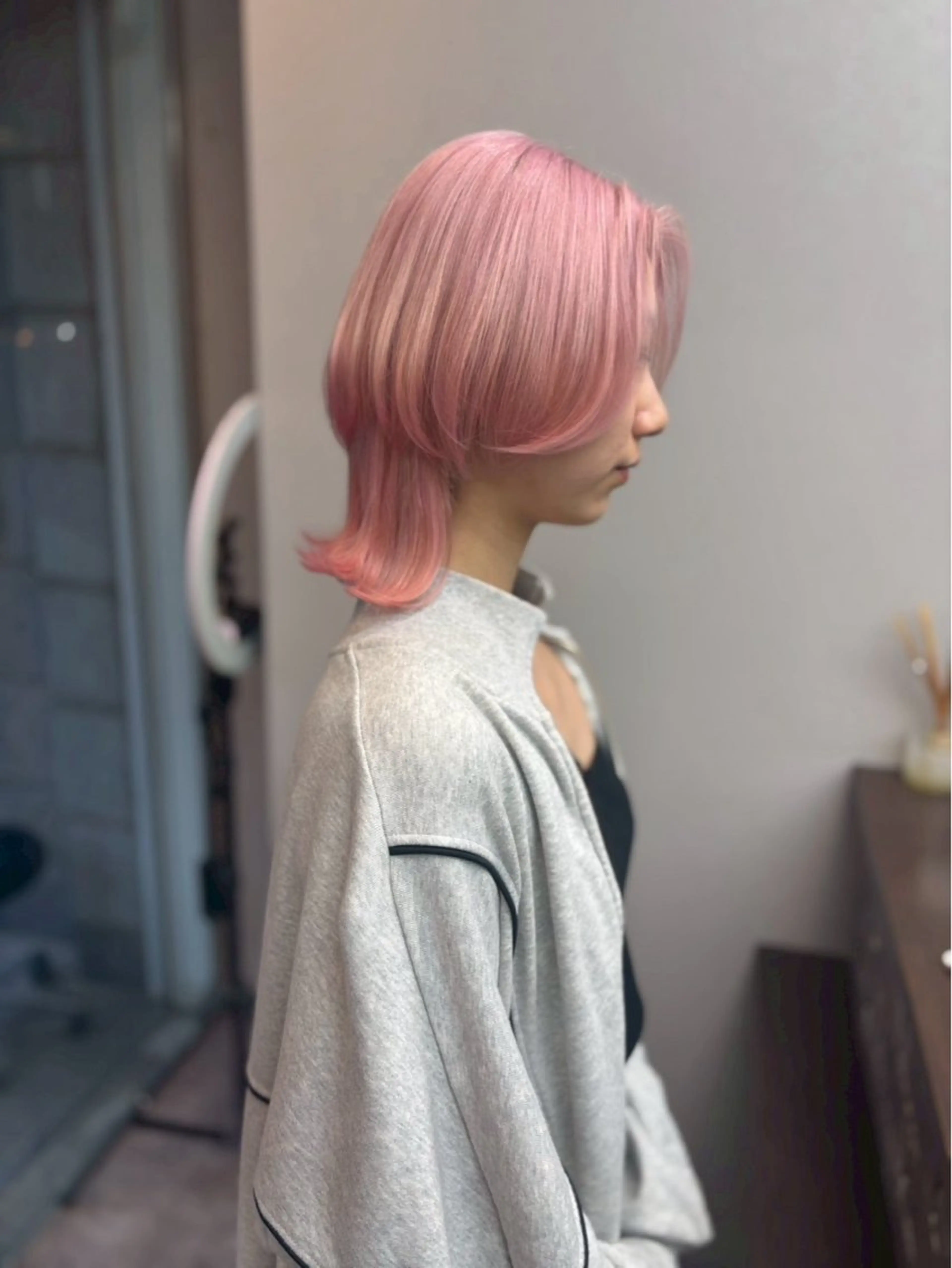 ショート かのブリーチカラー 🎧⛓️🩶のヘアスタイル