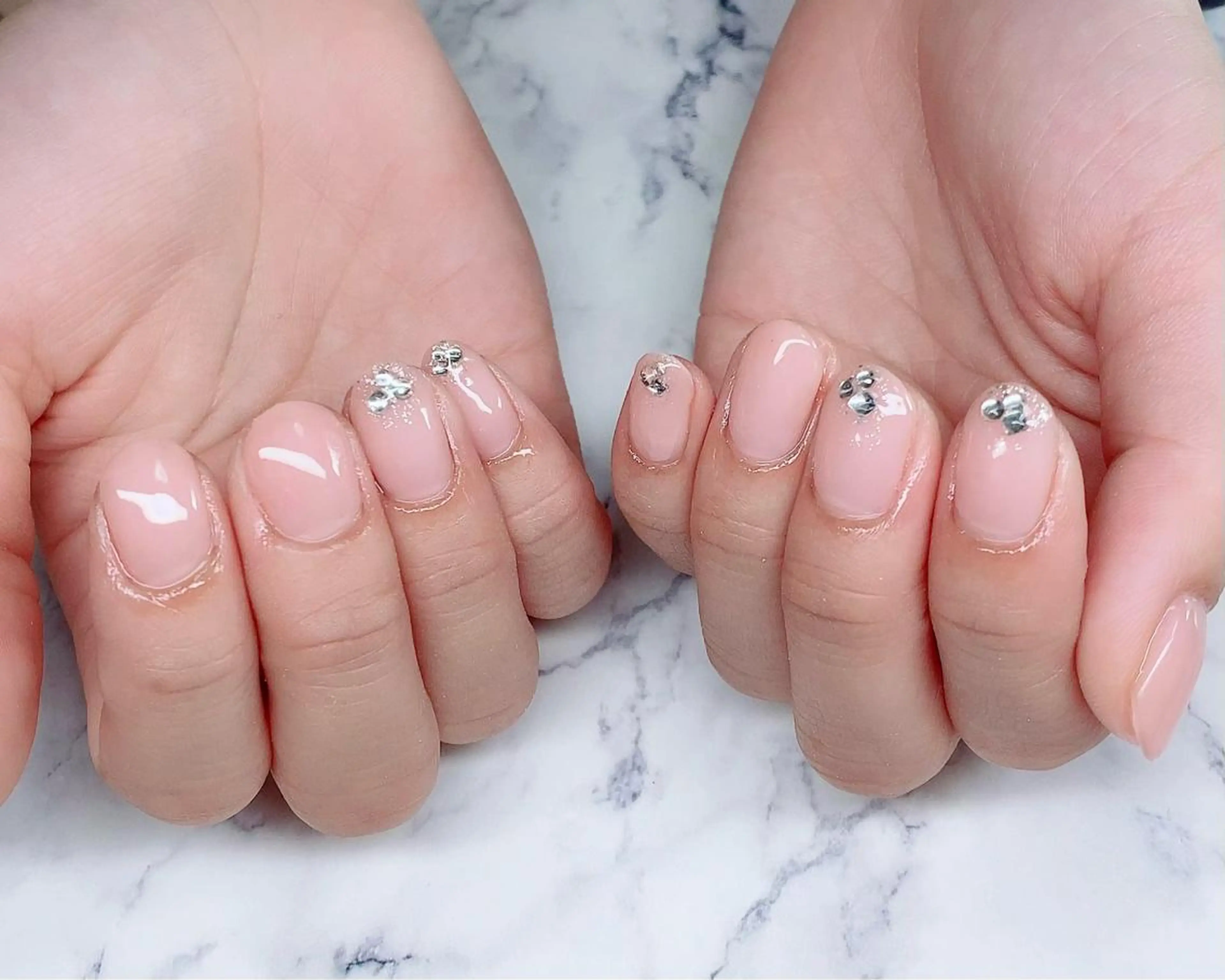 ショート ネイル ラメ(グリッター) ストーンネイル NailbyN所属・Nail_by N1のネイルデザイン