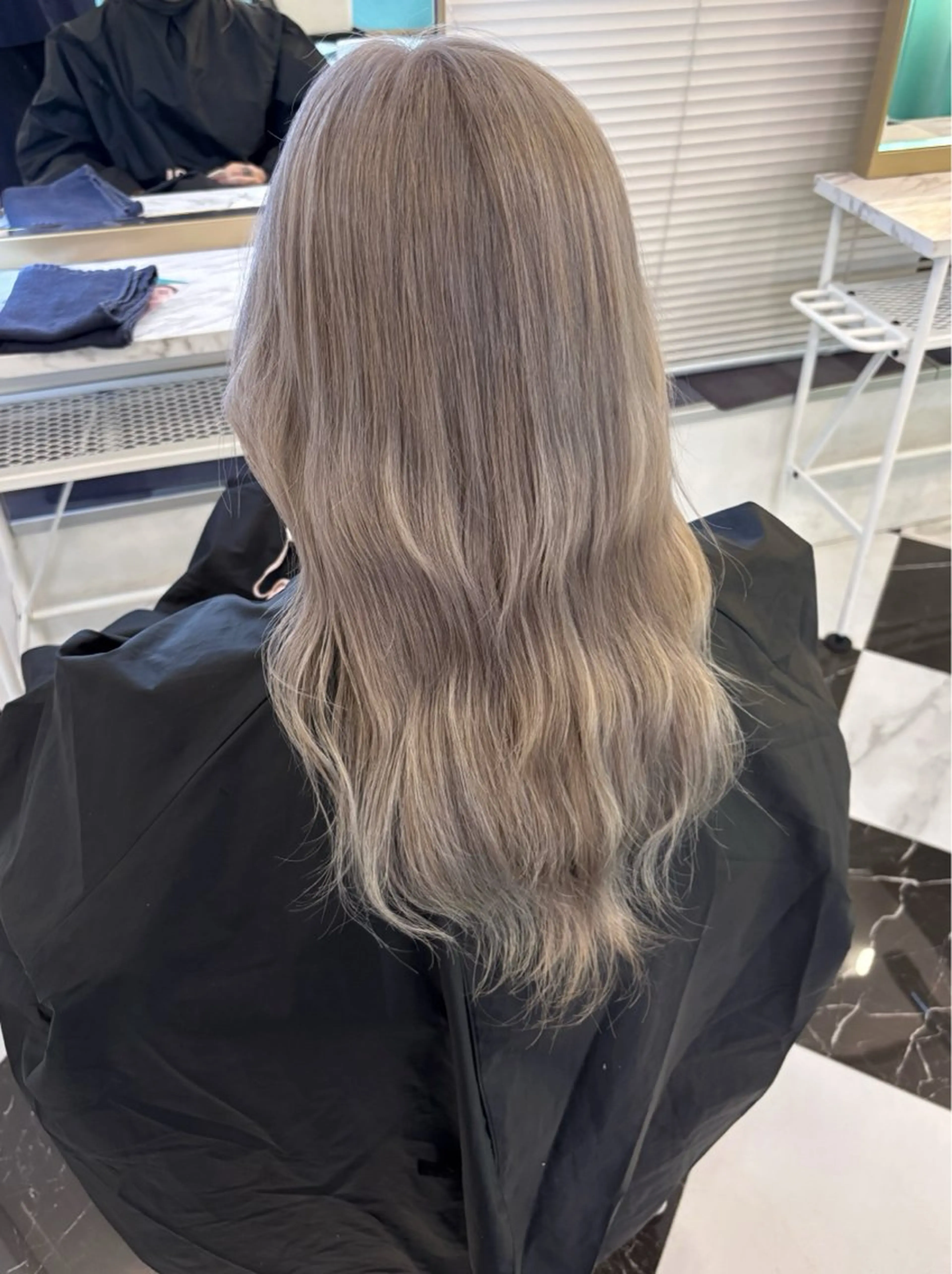 セミロング カラー 似合わせハイトーン 👾はちすのヘアスタイル