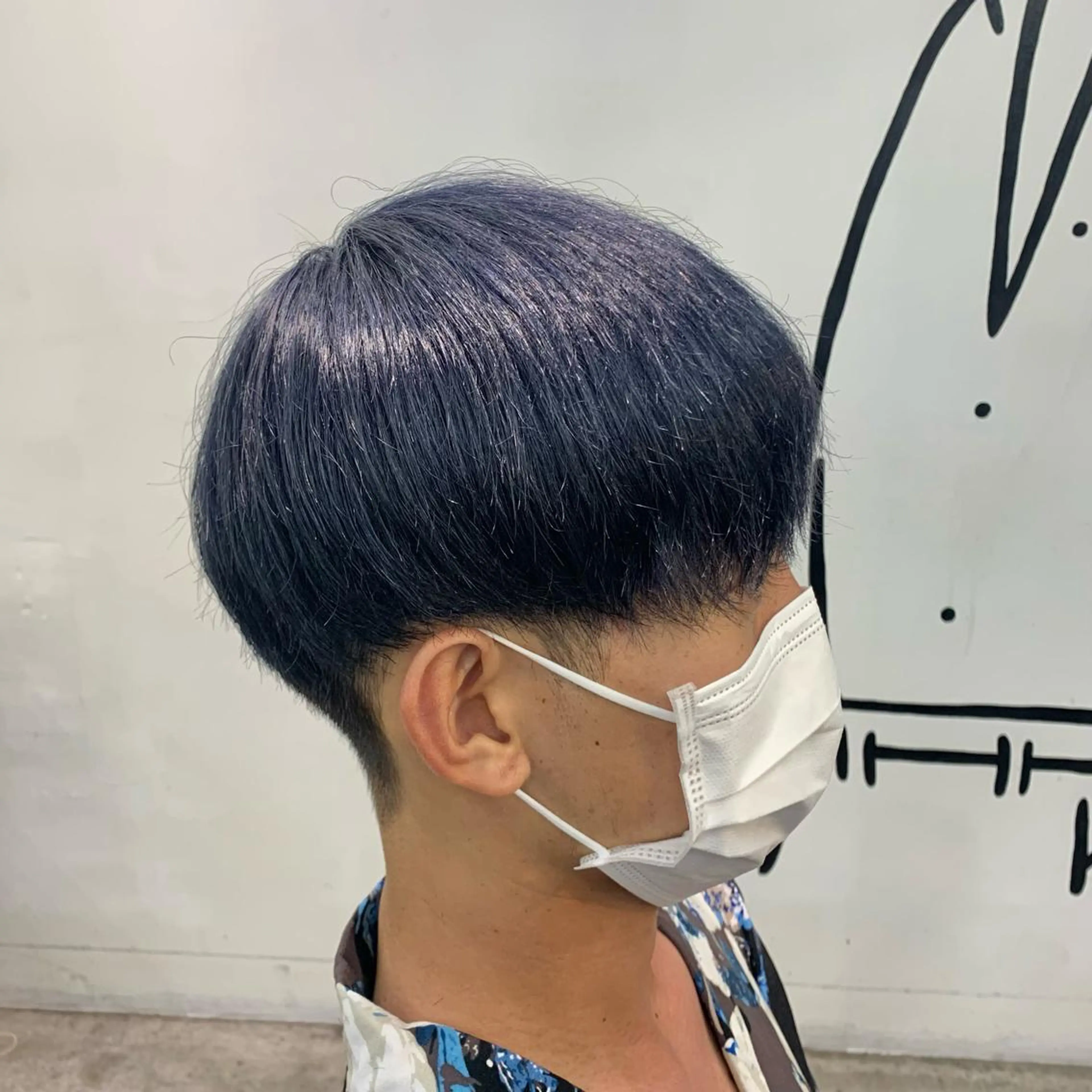 ショート カラー メンズ 黒髪 ブルーカラー ブルーブラック カット ヘアカラー メンズ特化美容師/ 藤戸 椋のヘアスタイル