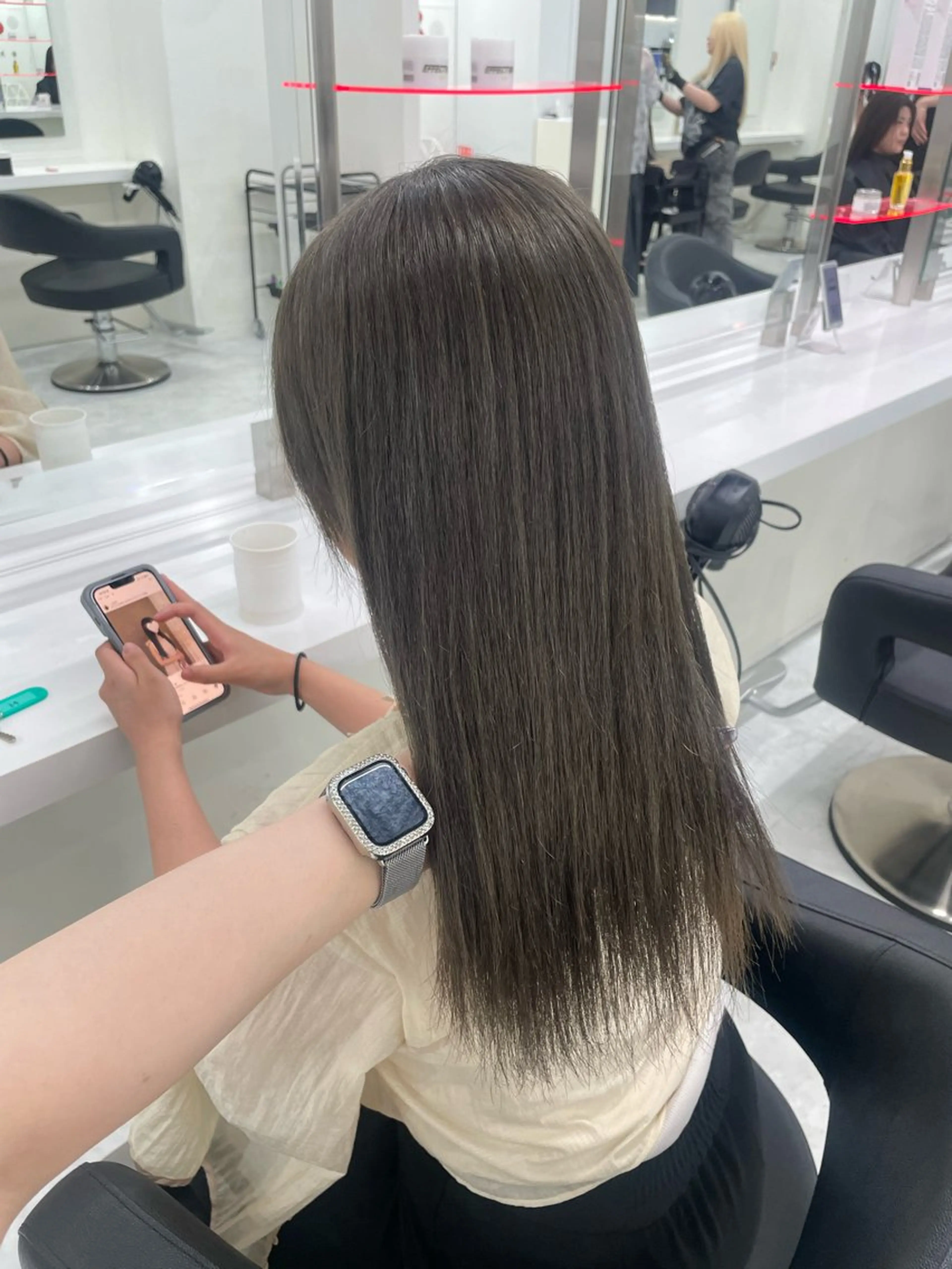 ロング カラー グレージュ オリーブグレージュ オリーブグレー ブリーチなし🌼トレ ンド🌼似合わせのヘアスタイル