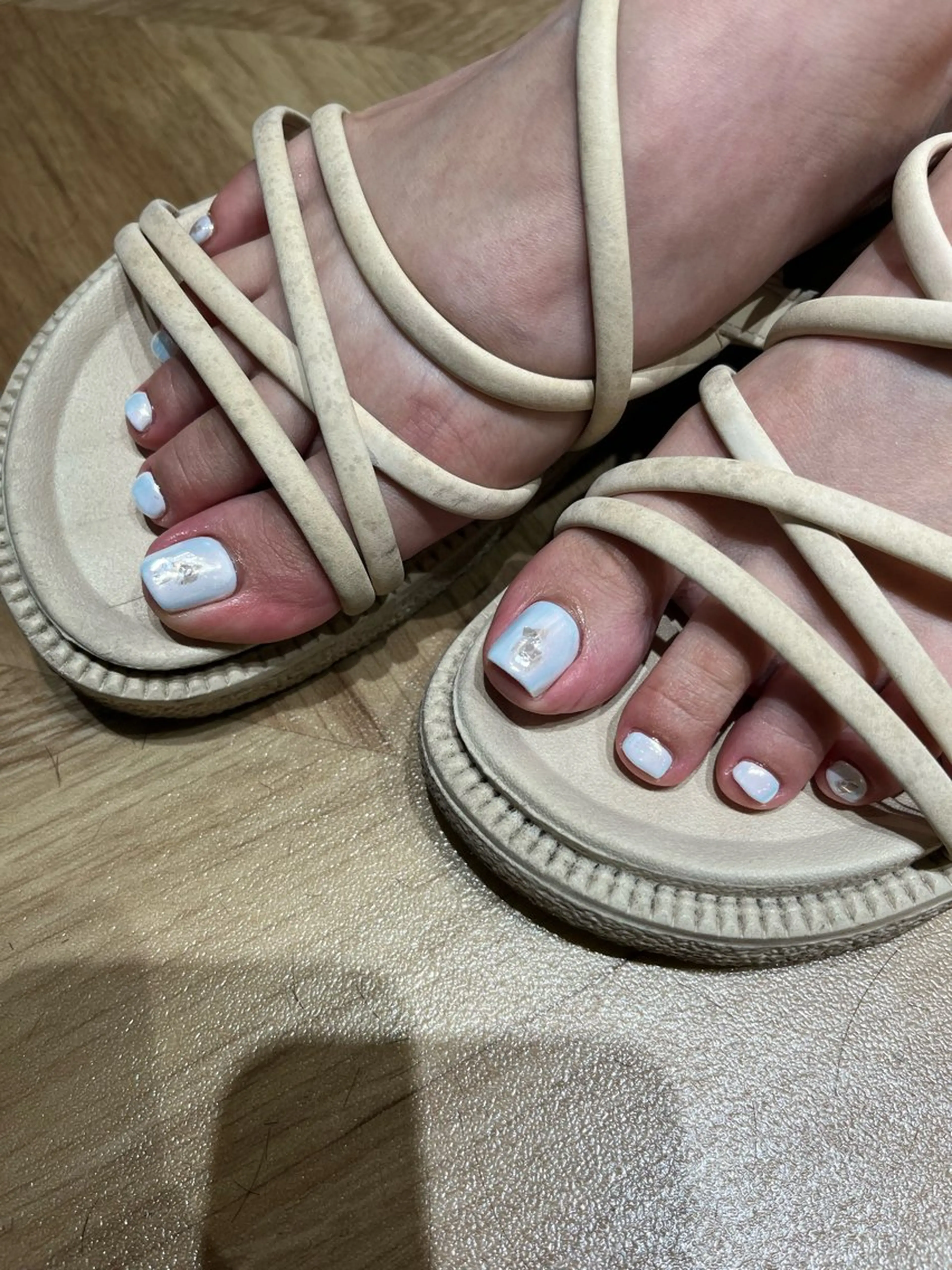 ネイル ミラーネイル ホワイト enu beauty salon所属・enu beauty salonのマツエク・マツパデザイン