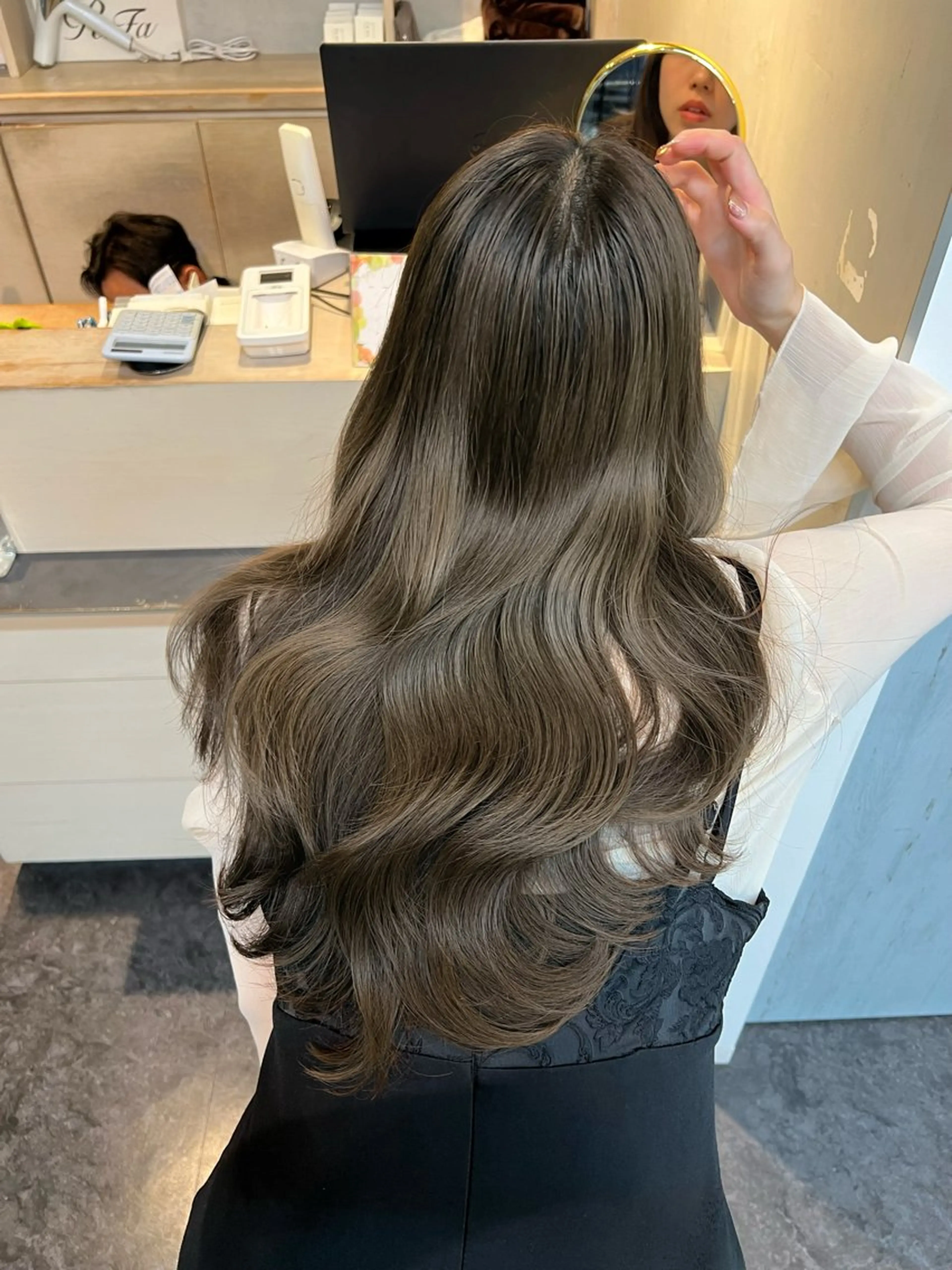 セミロング カラー ブリーチ ダブルカラー グレージュ ブリーチなしカラー オリーブグレージュ ヘアカラー トリートメント 韓国ヘア/レイヤー カット SAKURAのヘアスタイル