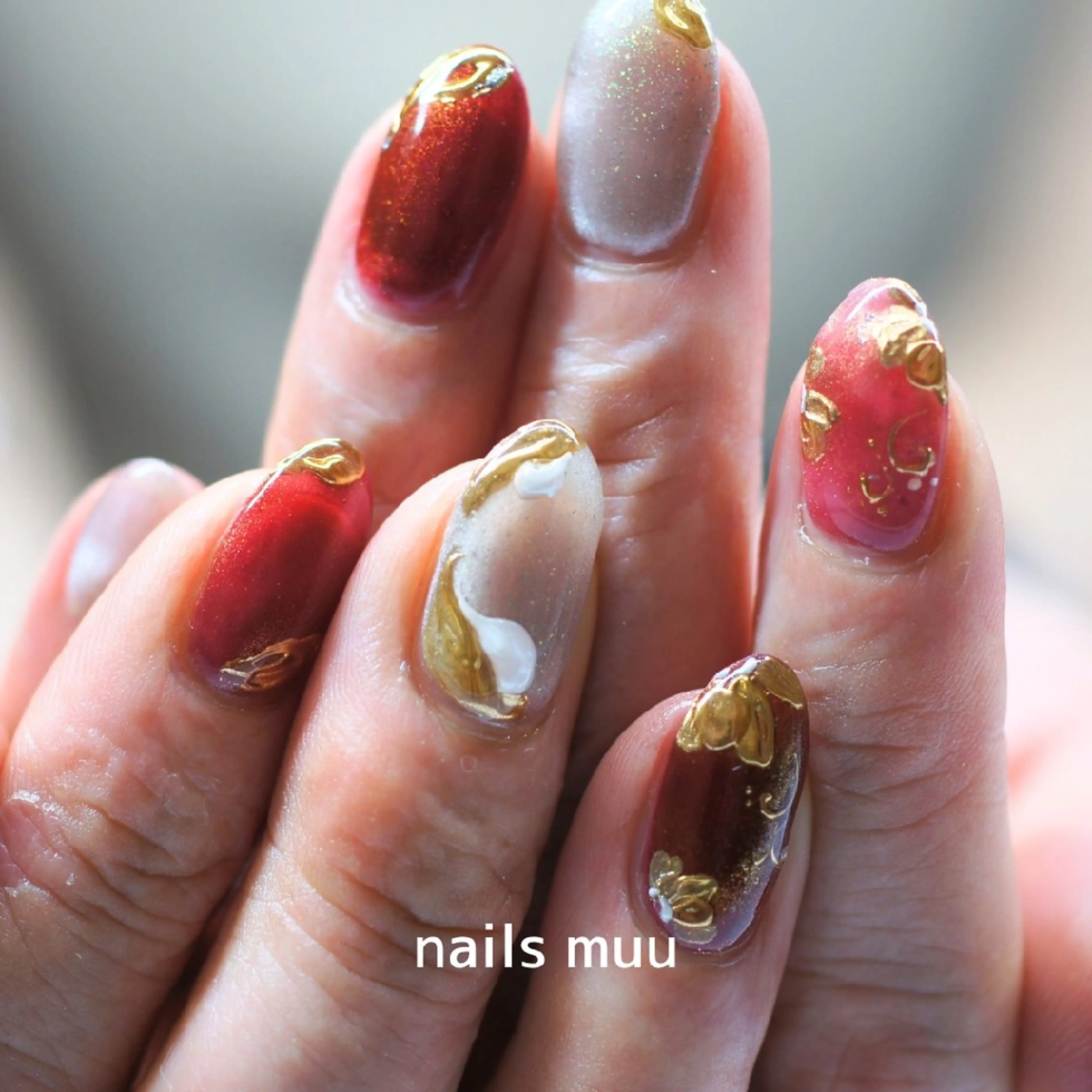 ネイル 赤色 ホワイト ハンドネイル nails muu まゆのネイルデザイン