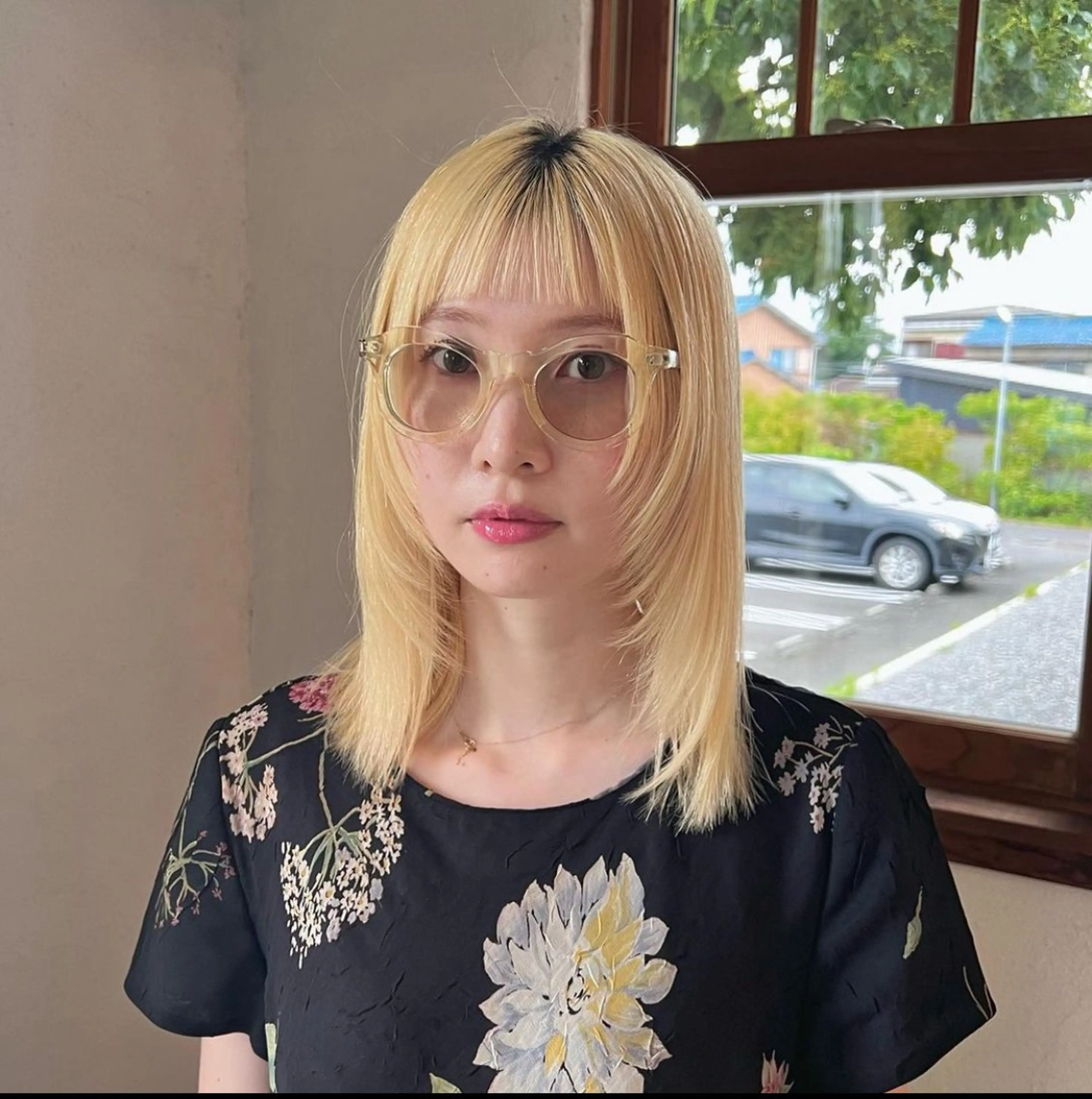 ミディアム ミディアムレイヤー レイヤーカット DOLL モデル募集アカウントのヘアスタイル