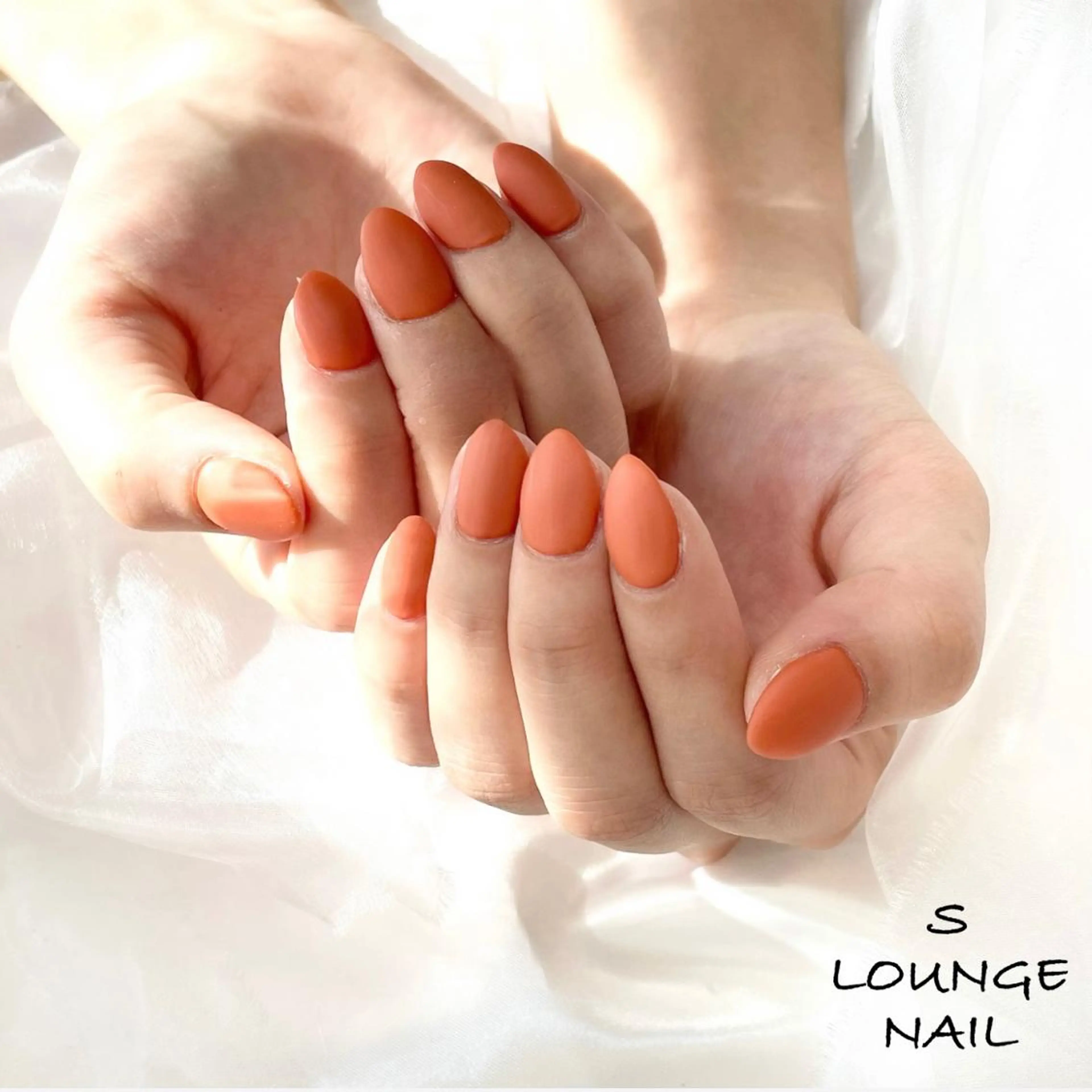 ネイル マットネイル オレンジ ハンドネイル フットネイル S LOUNGE NAIL所属・パーツたくさん🍓 SUMIのネイルデザイン
