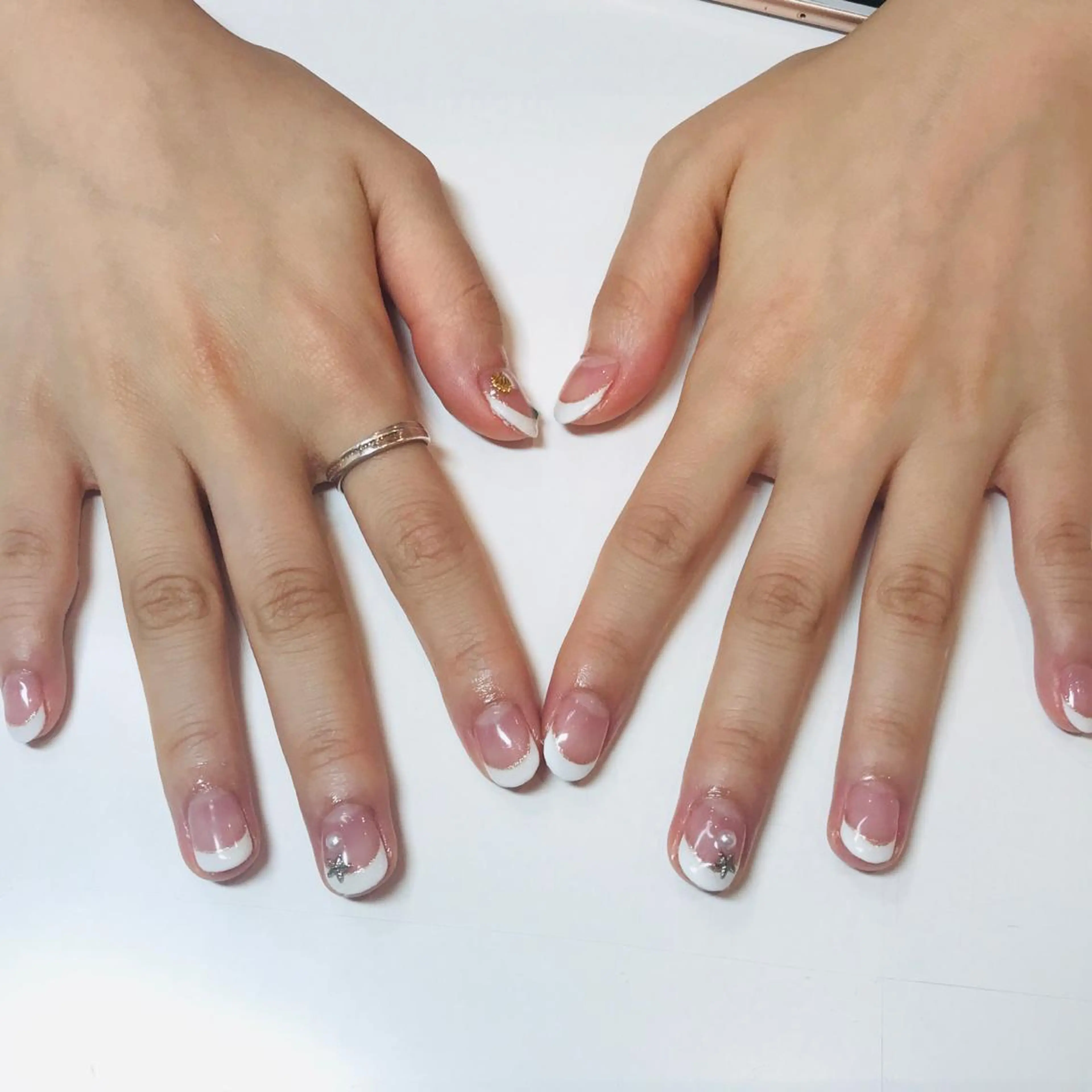 ネイル フレンチネイル ゴールド ラメ(グリッター) ピンク ハンドネイル Yukako. Nのネイルデザイン