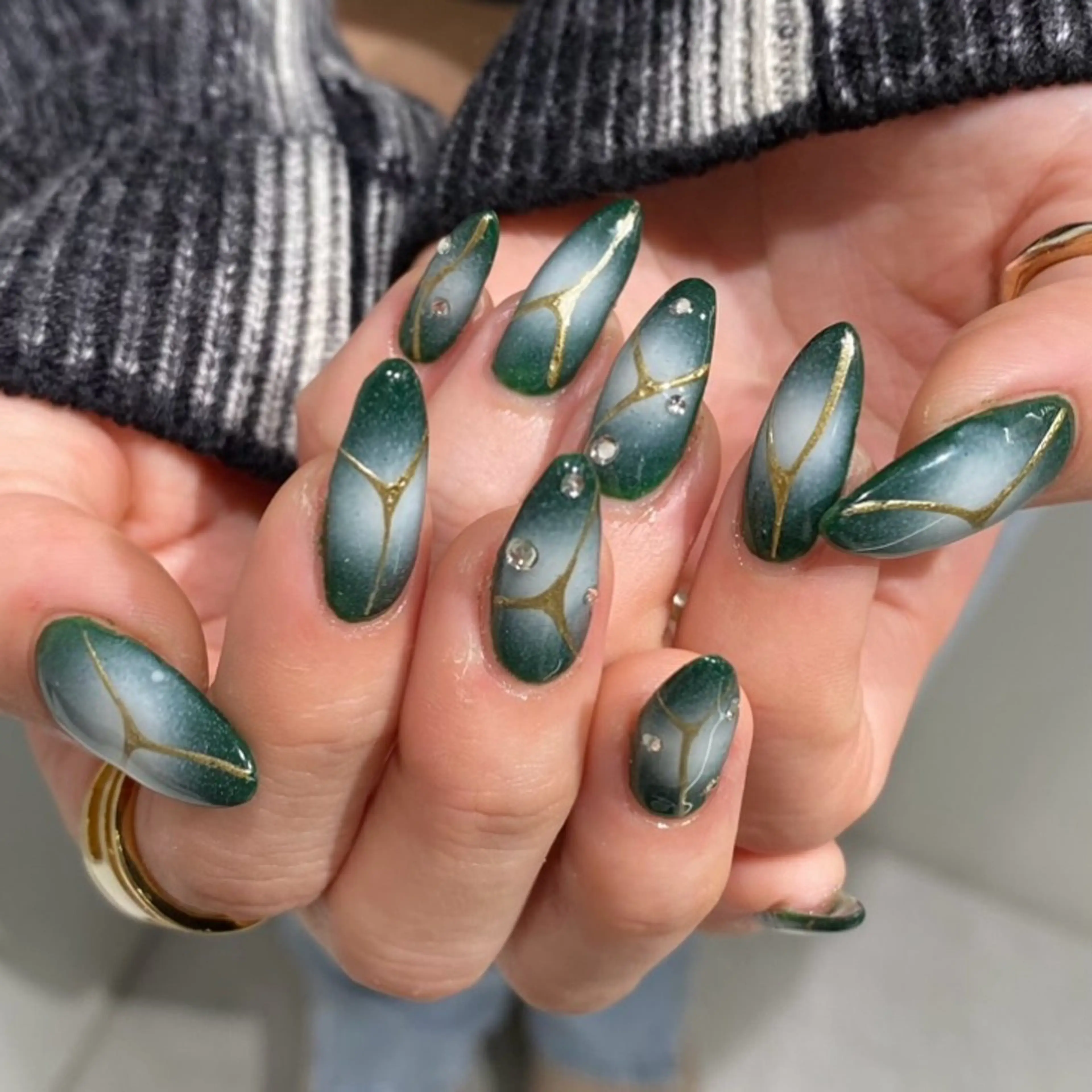 ネイル ハンドネイル ハンドケア カンナ【Y2Kネイル /コーンロウ】のネイルデザイン