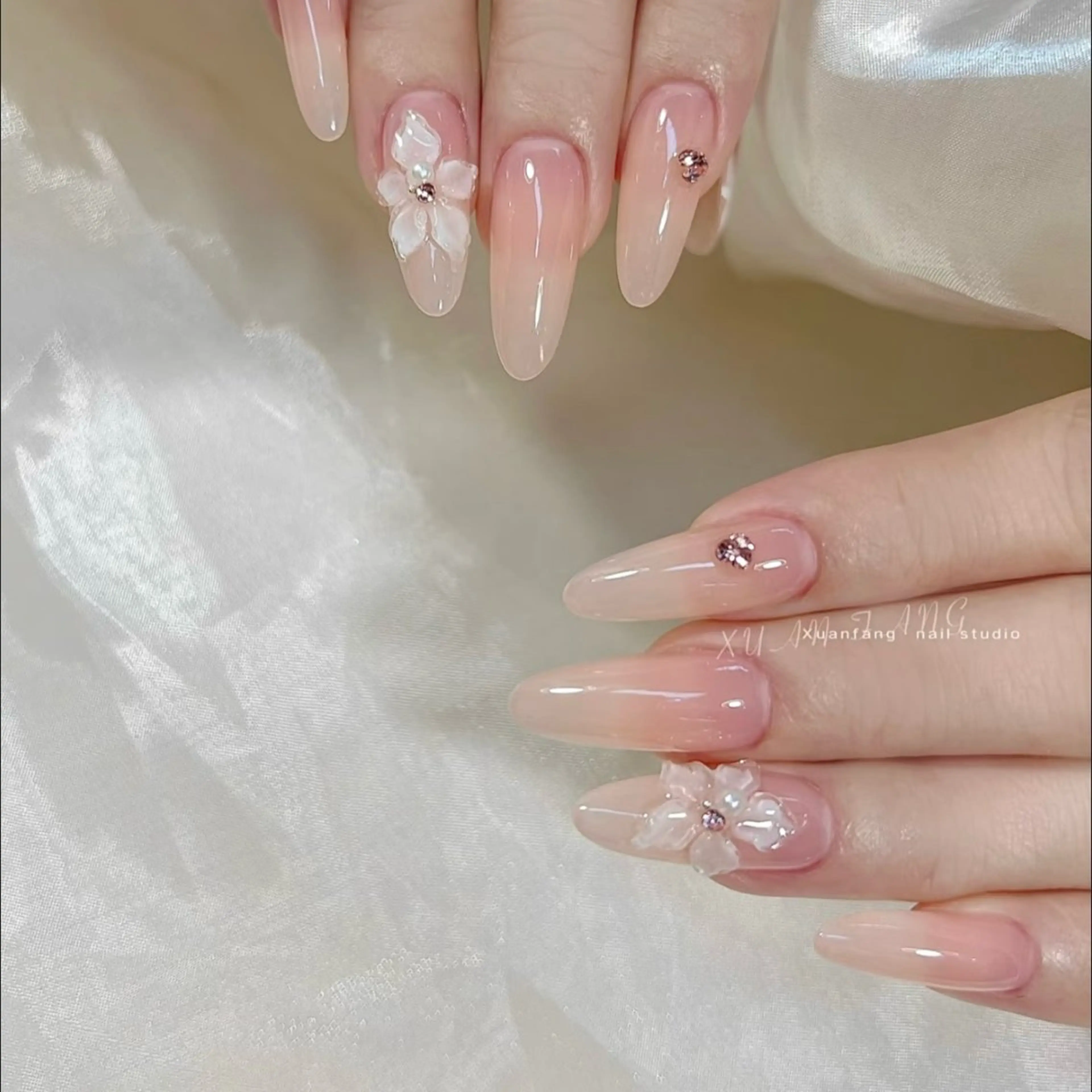 ネイル アートネイル ジェルネイル Nail salon Amoureuse ネイルサロン アムルーズ所属・ネイリスト ミクのネイルデザイン