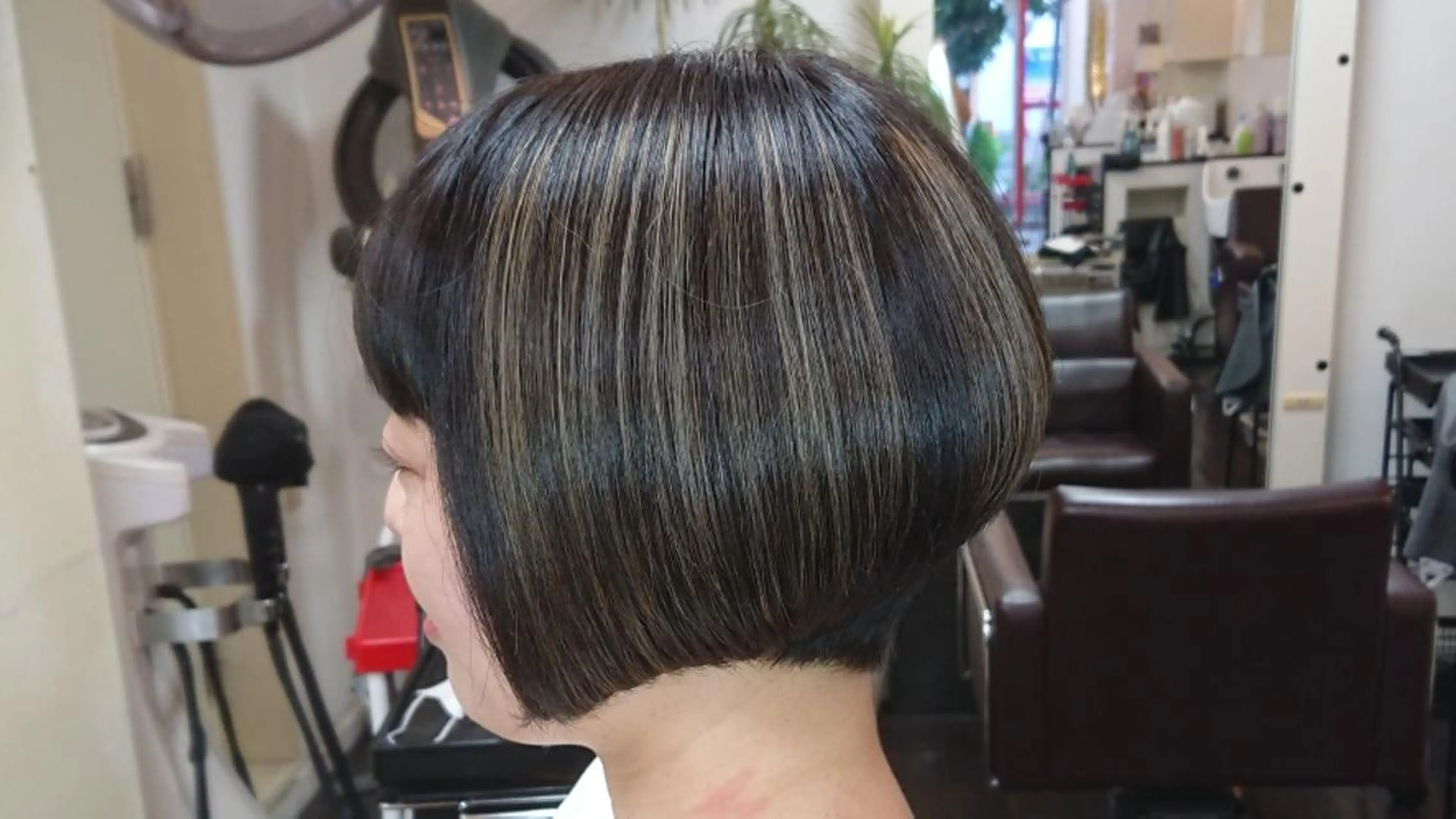 カラー ショート ハイライトカラー ボブ ハイライト 遠藤 史秋のヘアスタイル