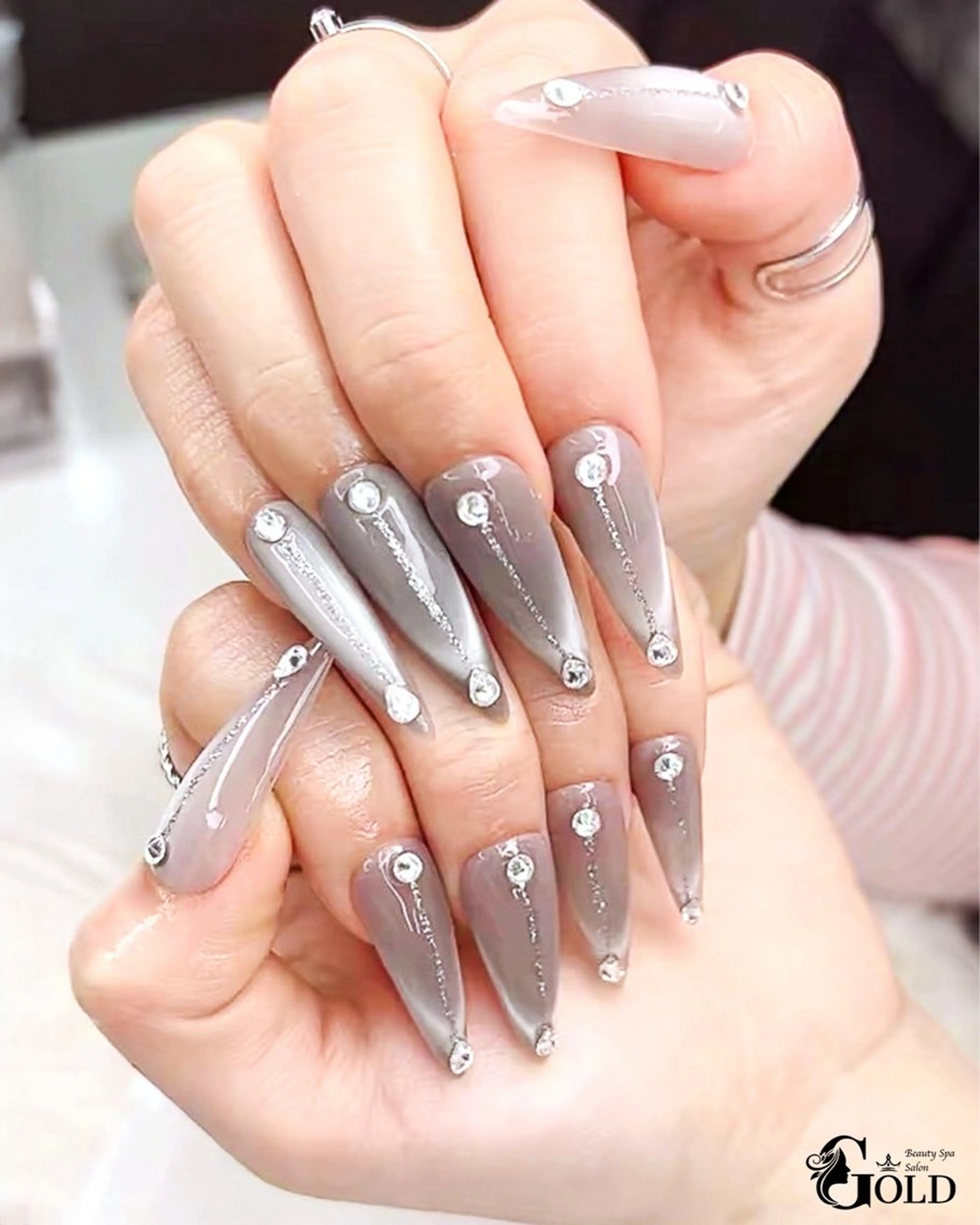 ネイル ハンドネイル salon GOLD フォンのネイルデザイン