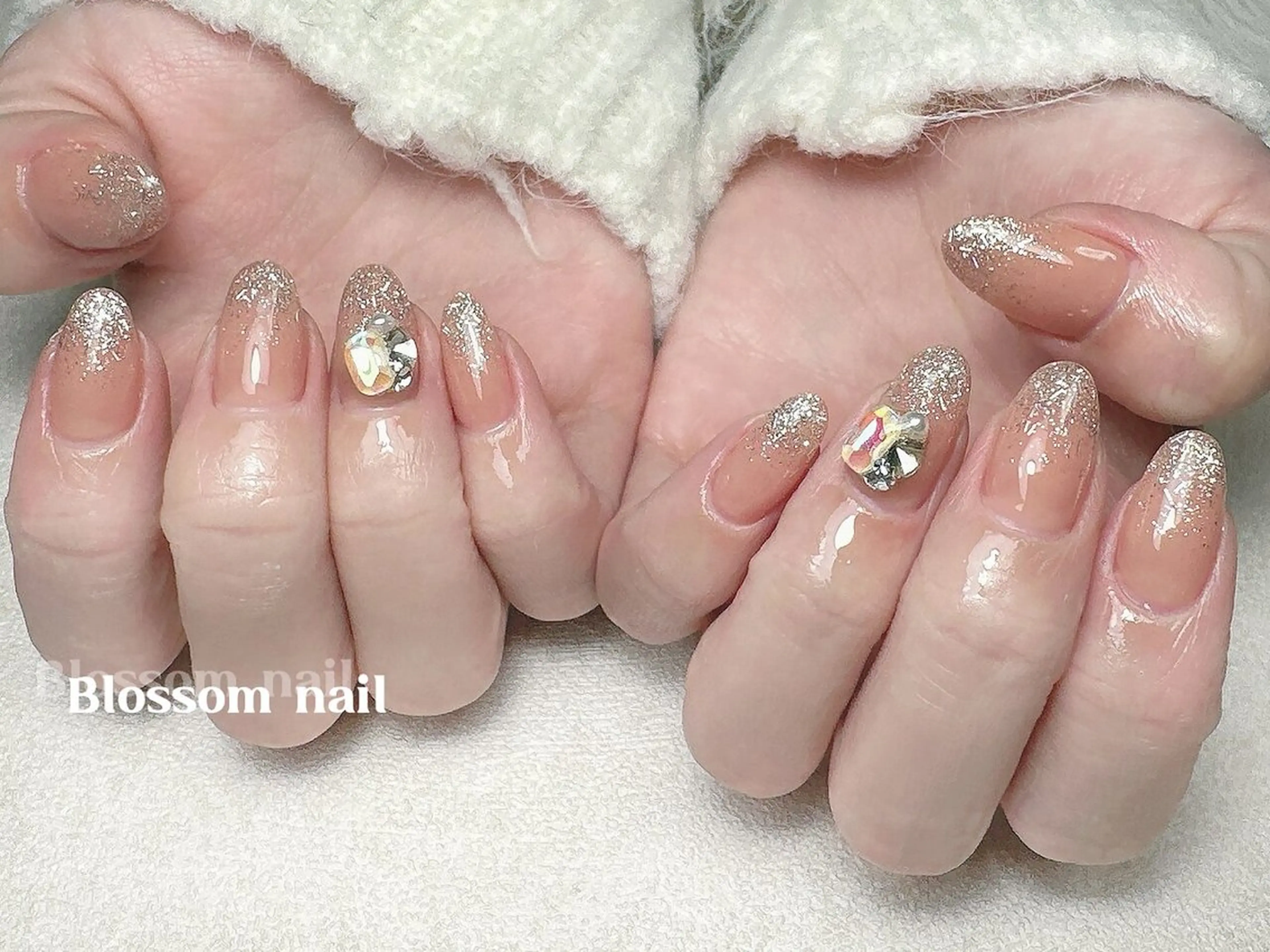 【Hand】ラメグラデーション+2個パーツの写真