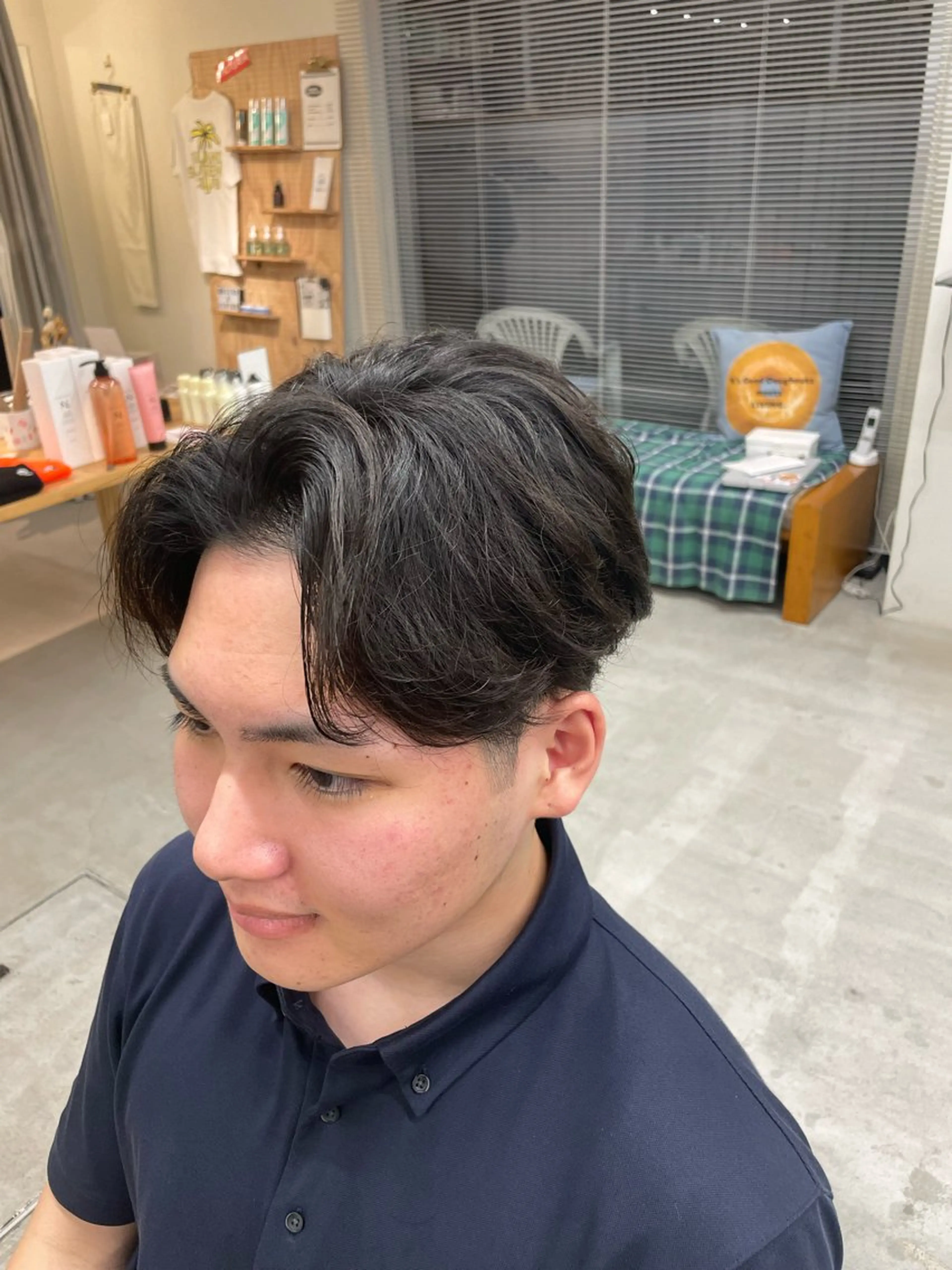 ミディアム メンズ ミディアムパーマ センターパート メンズ韓国風 メンズパーマ 刈り上げ Roi【ロイ】西千葉駅前店所属・平川大起 /西千葉駅のヘアスタイル