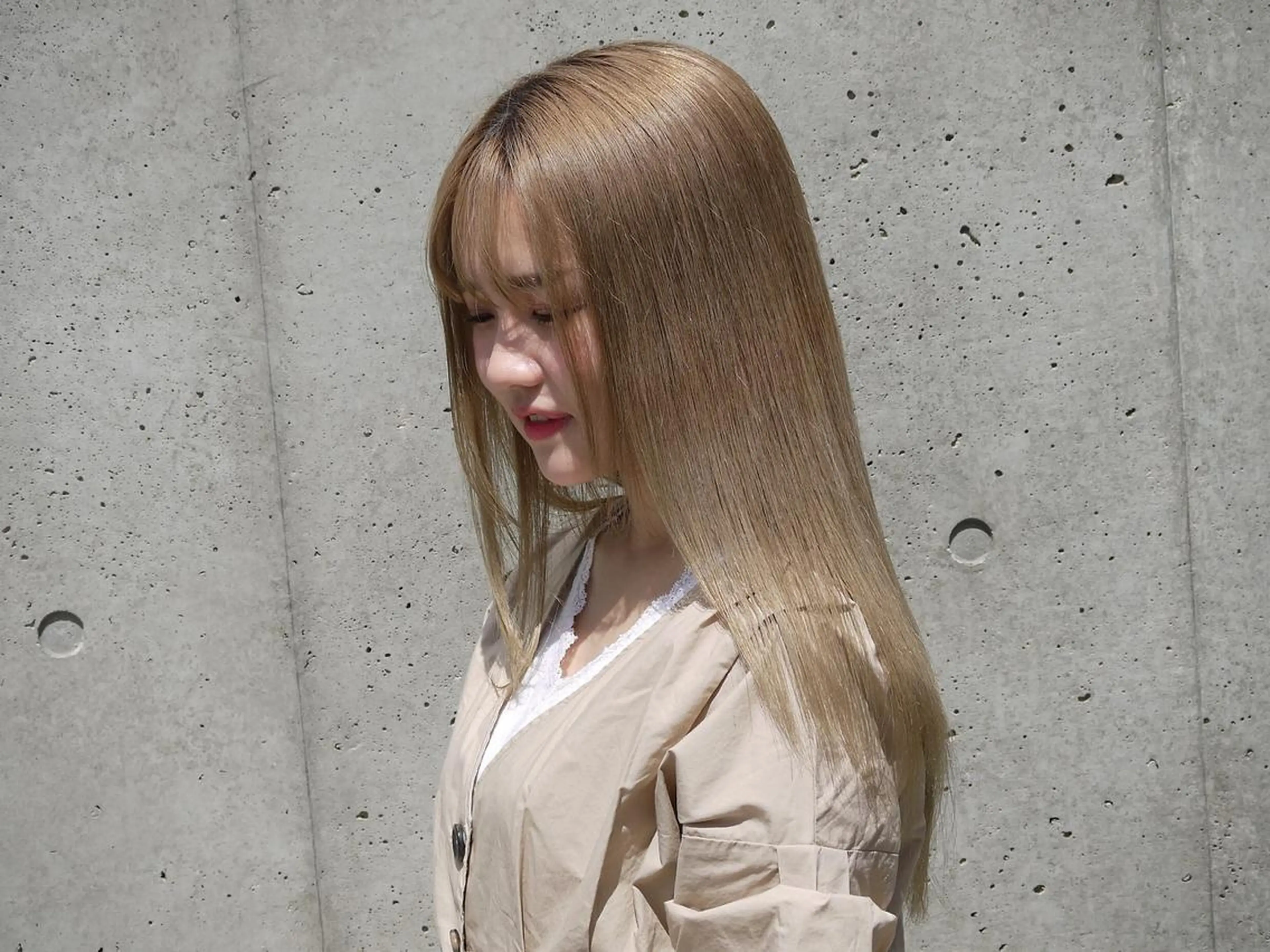 セミロング カット ヘアカラー 髪質改善ayame 横山諒のヘアスタイル