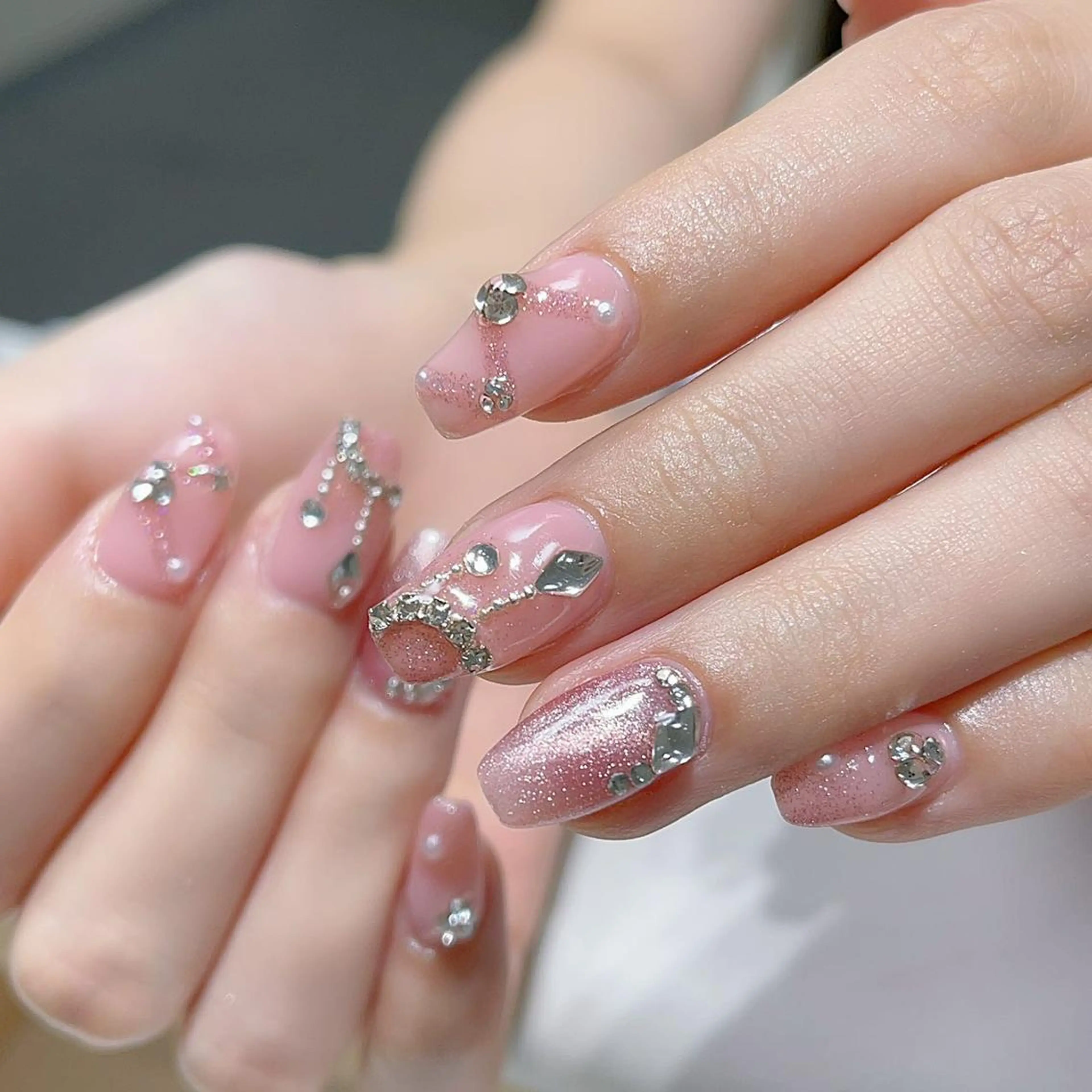 ネイル アートネイル 長さ出し ネイルチップ Queens テイのネイルデザイン