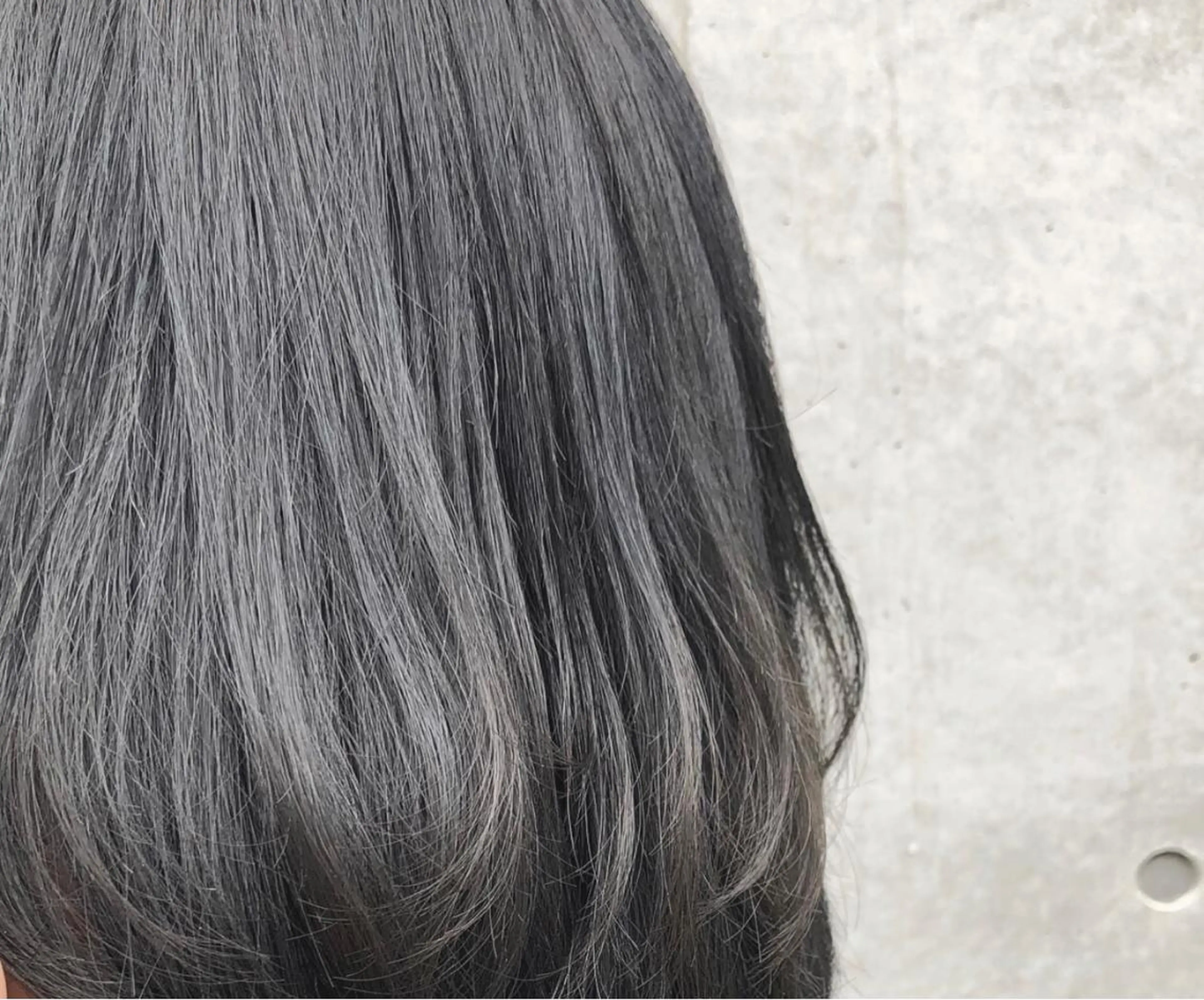 ミディアム カラー THE DAY所属・AKI HASHIMOTOのヘアスタイル