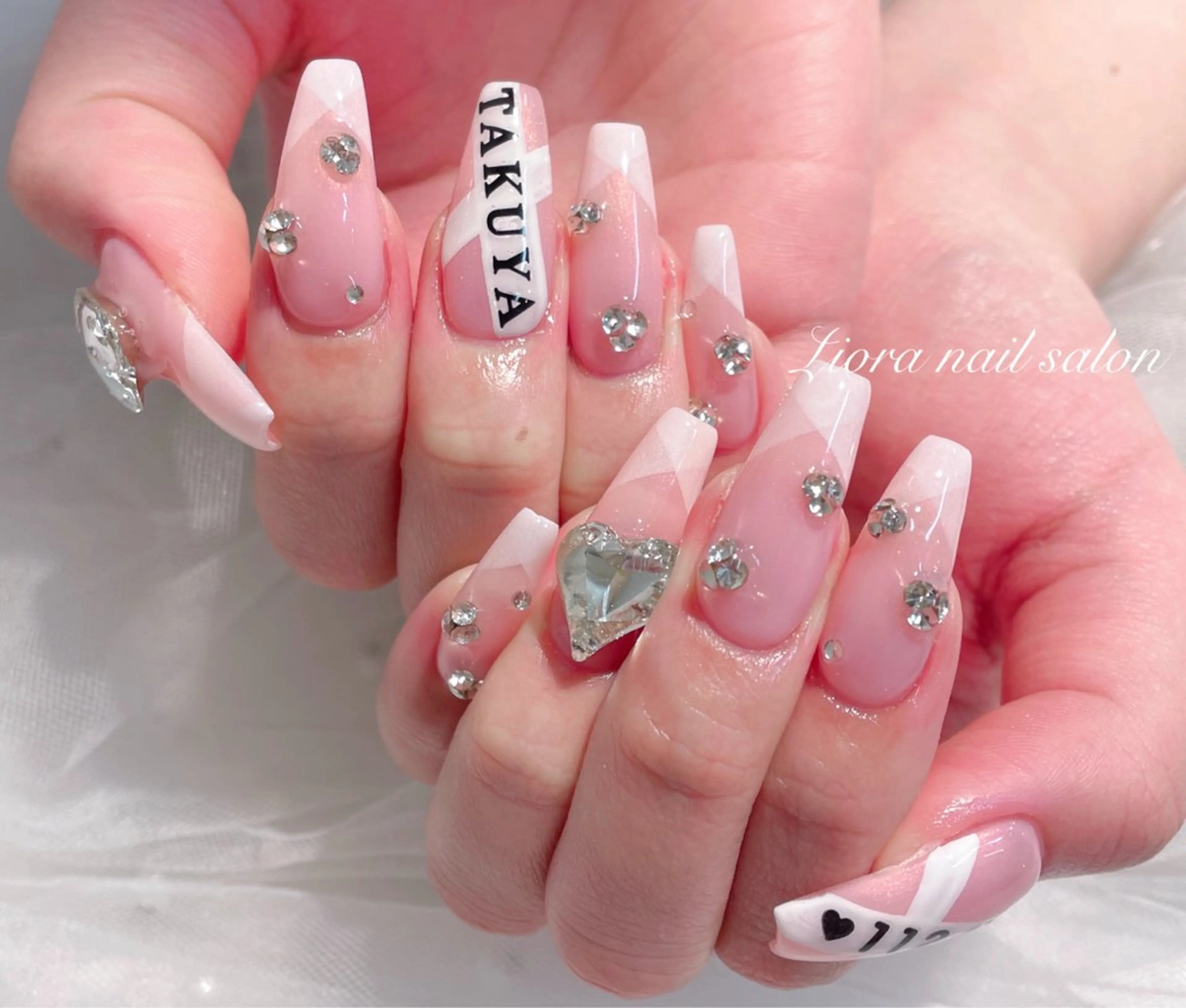 ネイル フレンチネイル ジェルネイル ガーリー グラデーション キラキラネイル ハンドネイル Liora nail 1のネイルデザイン