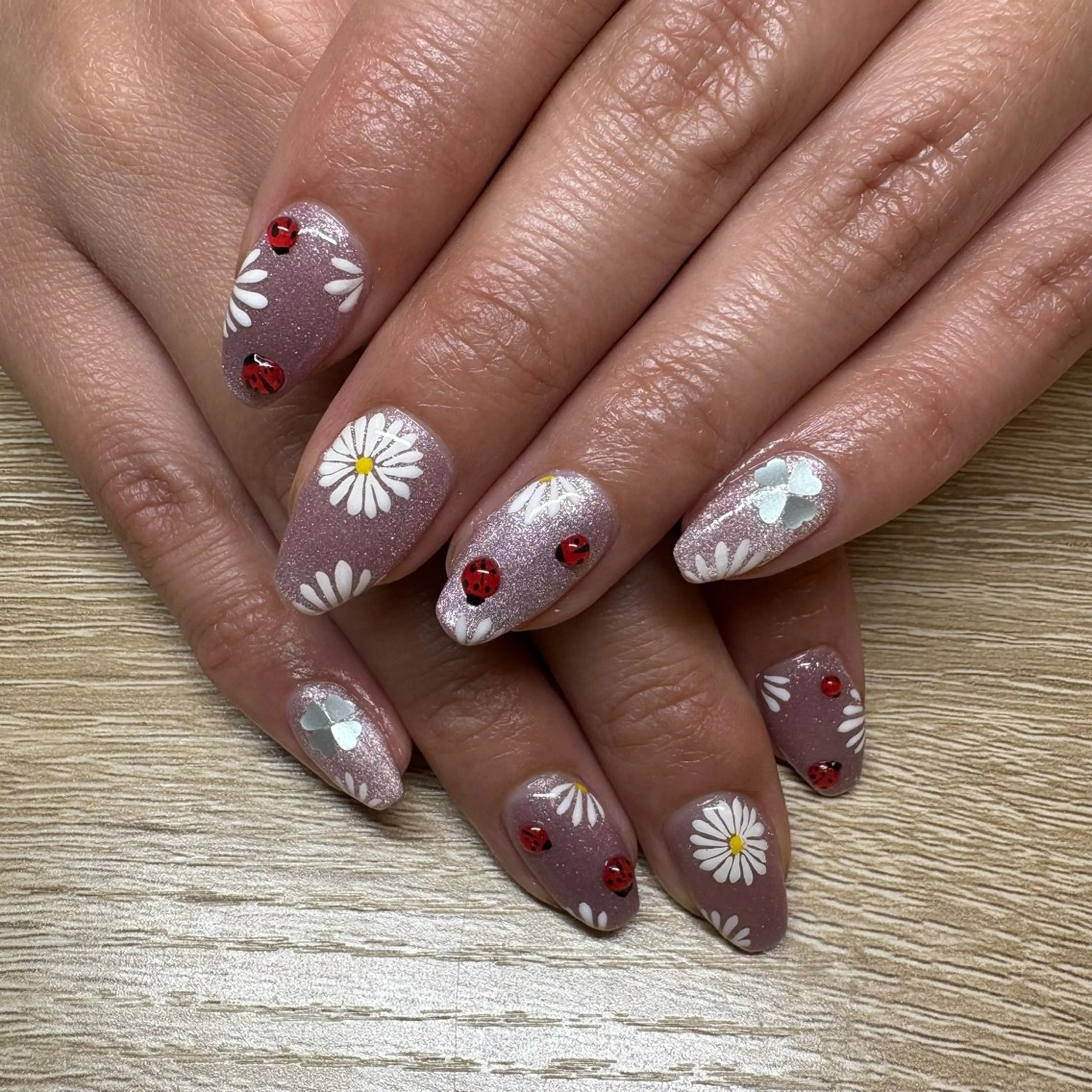 ミディアム えま 十日市場のネイルデザイン