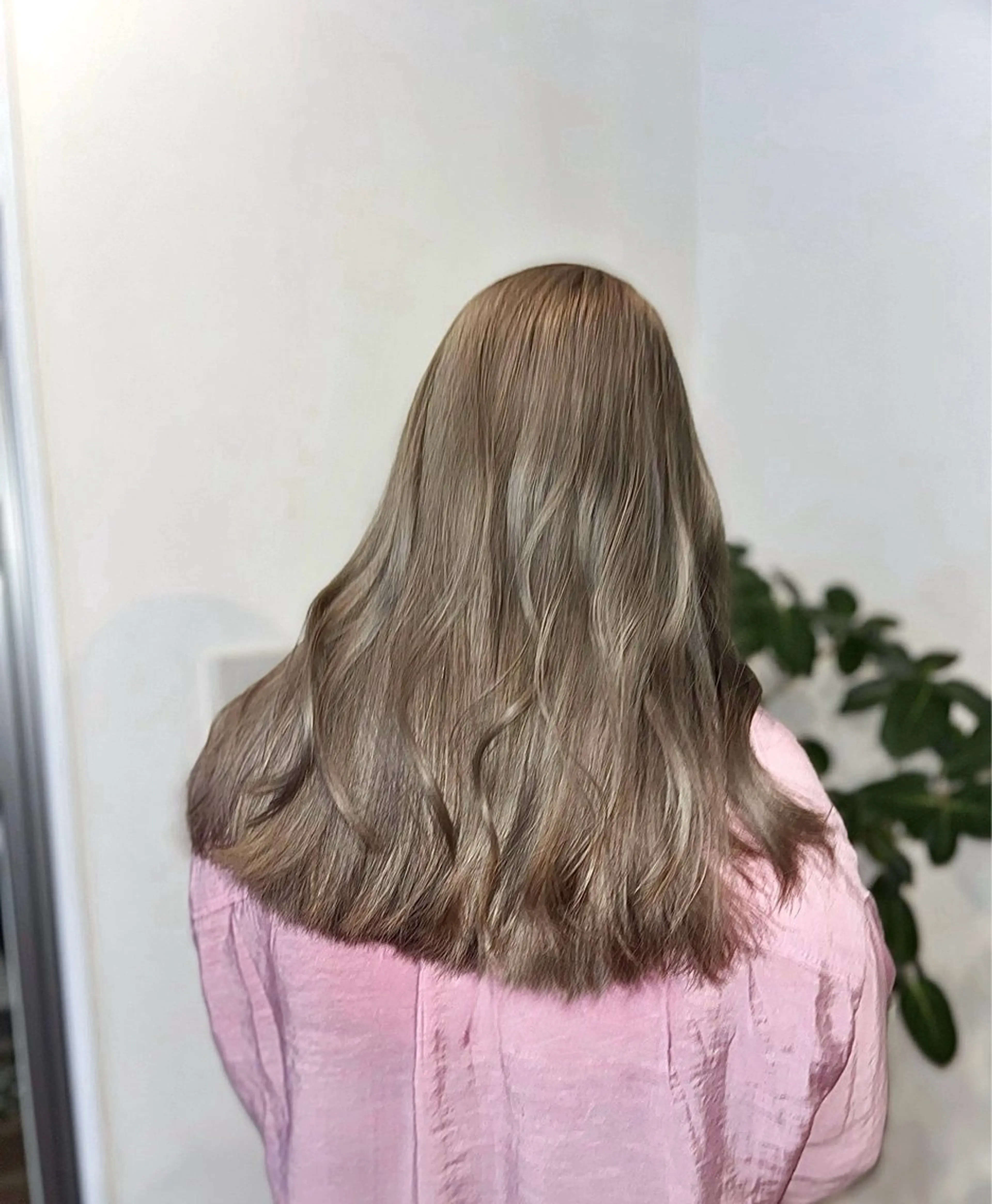カラー G.O.A.T hair所属・Karen ✂︎GOAThairのヘアスタイル