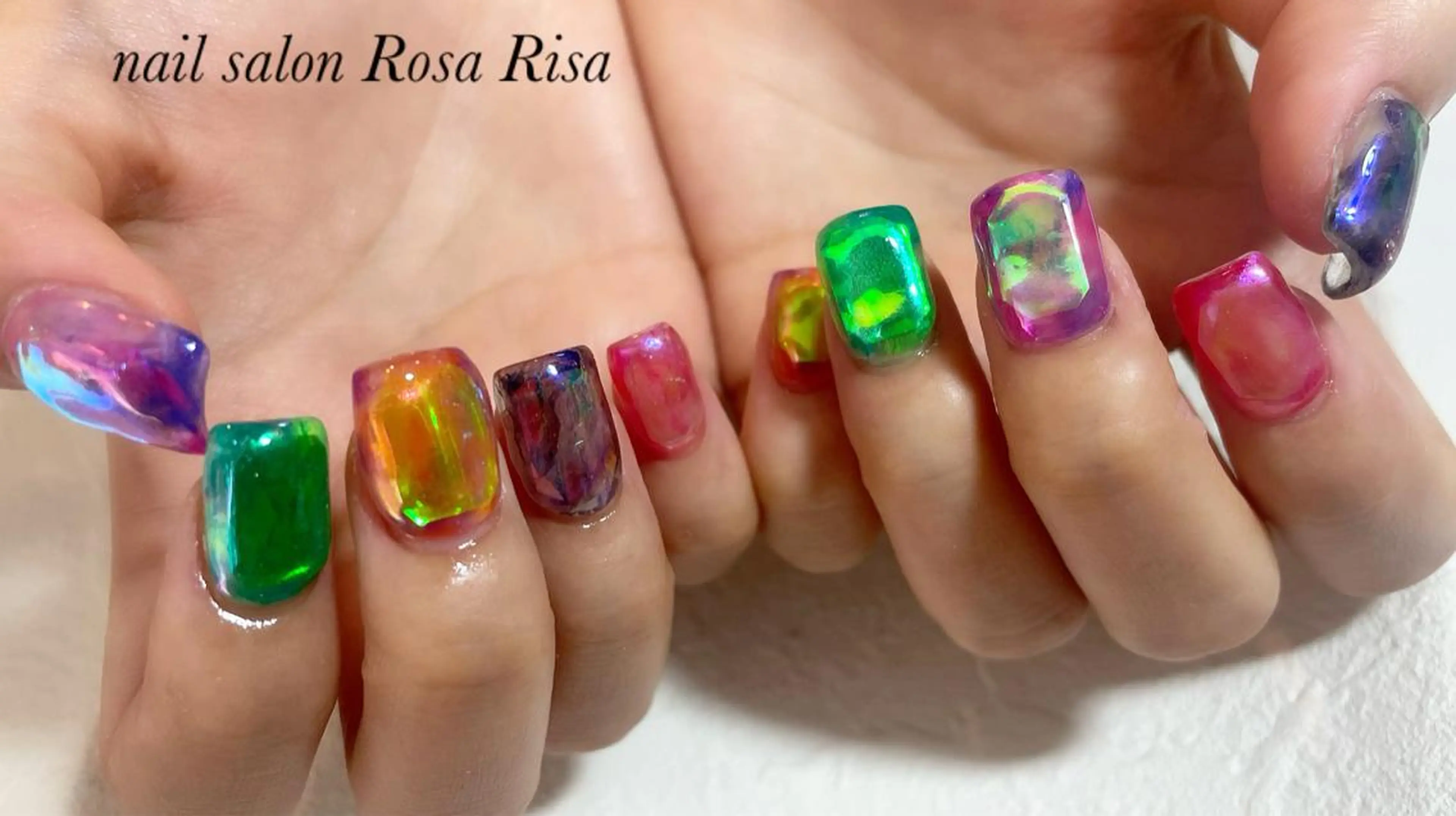 ミディアム ネイル 氷ネイル・うるうるネイル ネイルスタジオ シェイクユアハンズのネイルデザイン