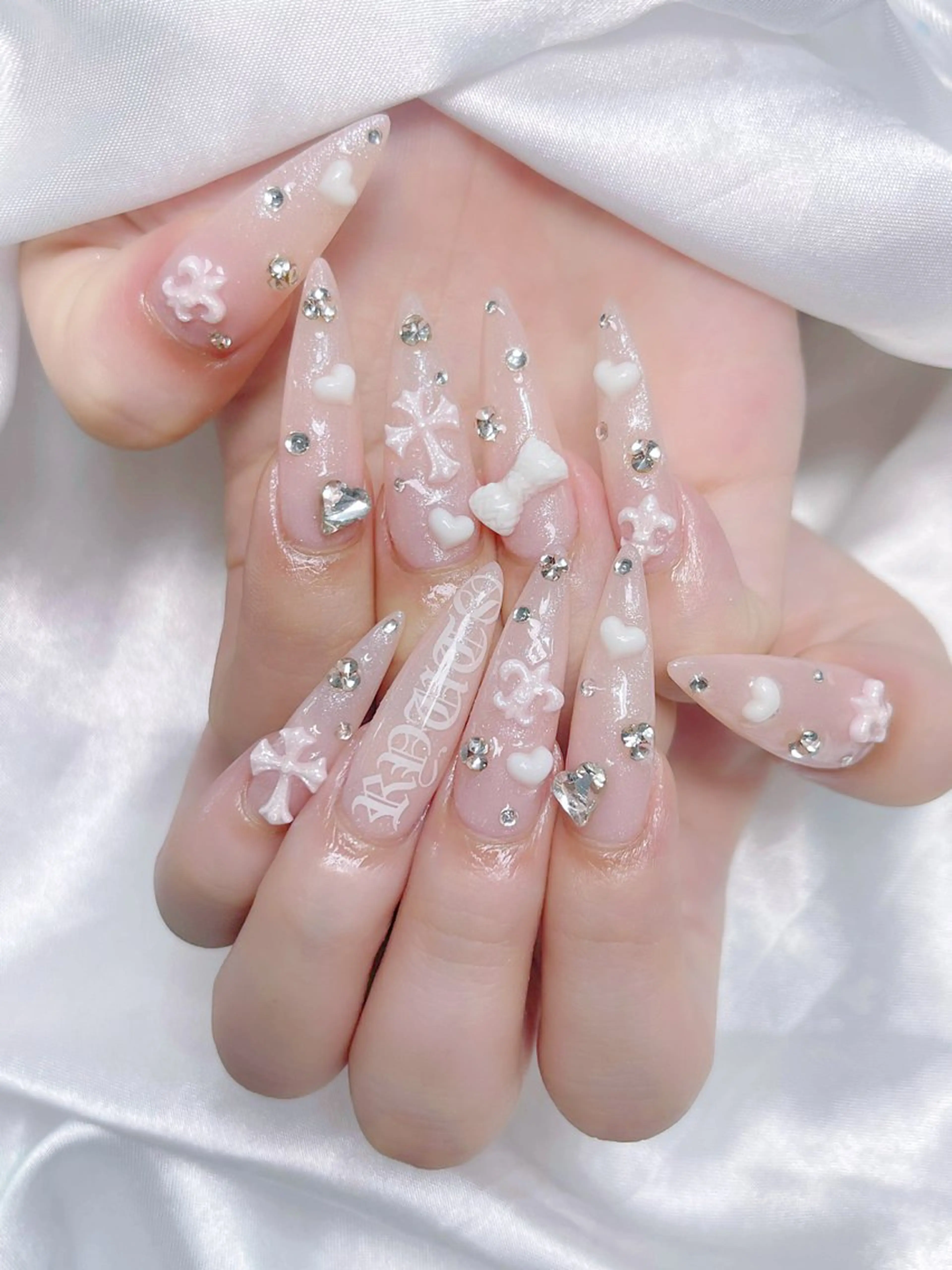 ネイル LEELA NAIL STUDIO所属・LEELA NAIL STUDIOのネイルデザイン