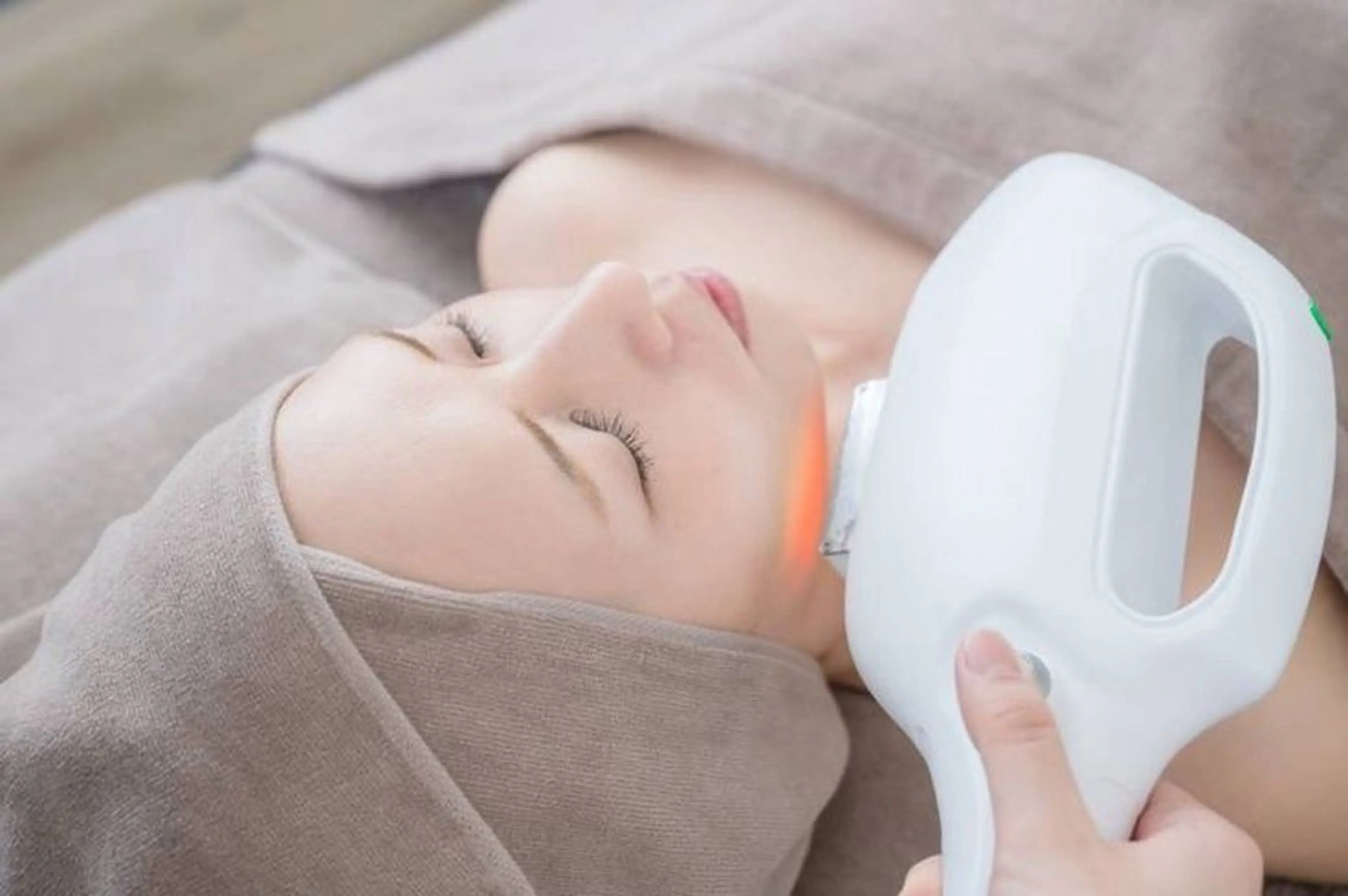 リピーター様専用🫶人気No.1！毛穴洗浄＋光フェイシャル（シミ•シワ•ニキビ•赤ら顔•毛穴に効果◎）の写真