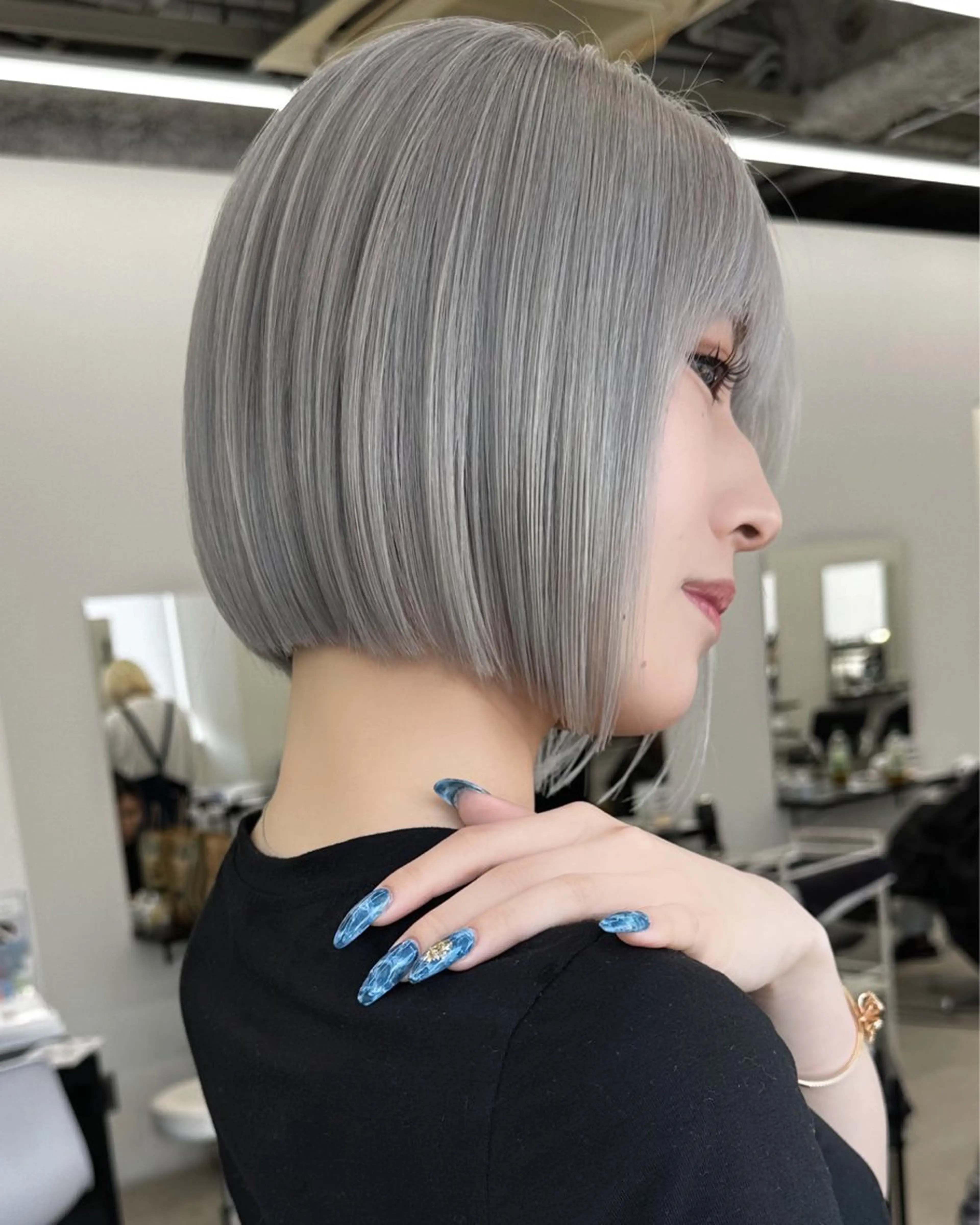 ショート アッシュ アッシュグレー アッシュグレージュ ハイライト レイヤーカット LINOET 名古屋所属・中道 晶のヘアスタイル