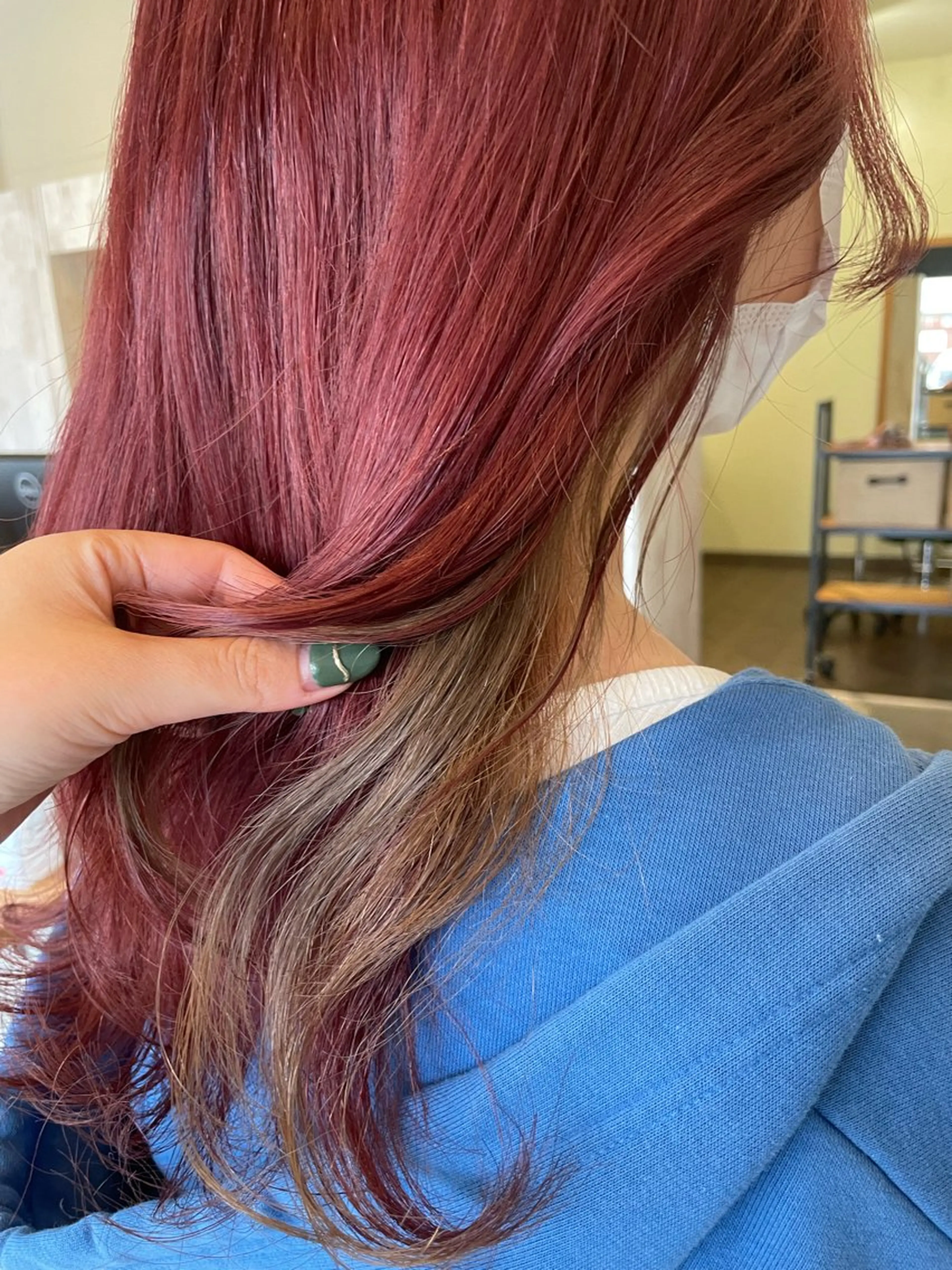 ロング カラー デザインカラー 康本 瑞季のヘアスタイル