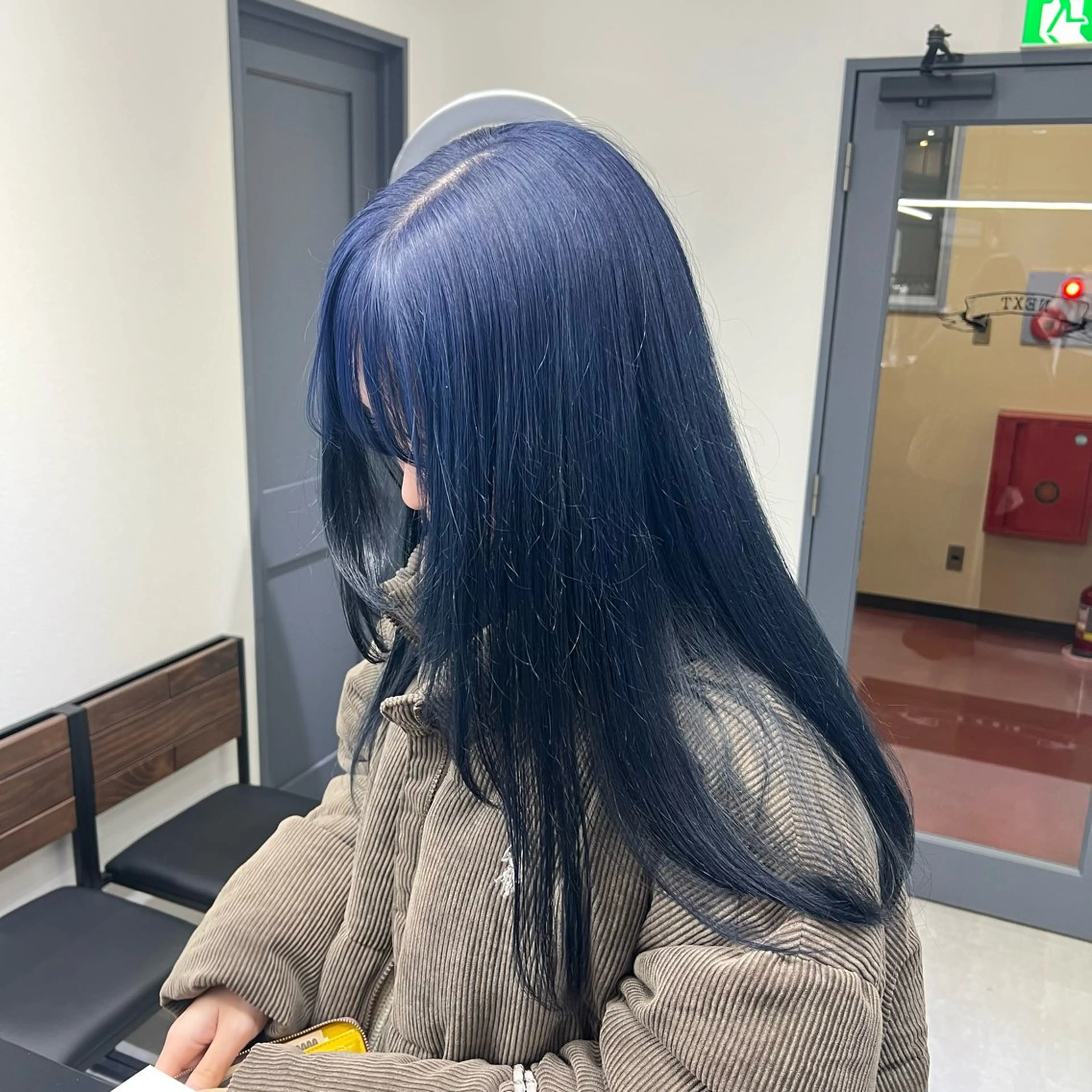 ロング カラー ブリーチ ブルーカラー 透明感カラー デザインカラー ダブルカラー いろあそび所属・ショート/ウルフ カットモデル募集のヘアスタイル