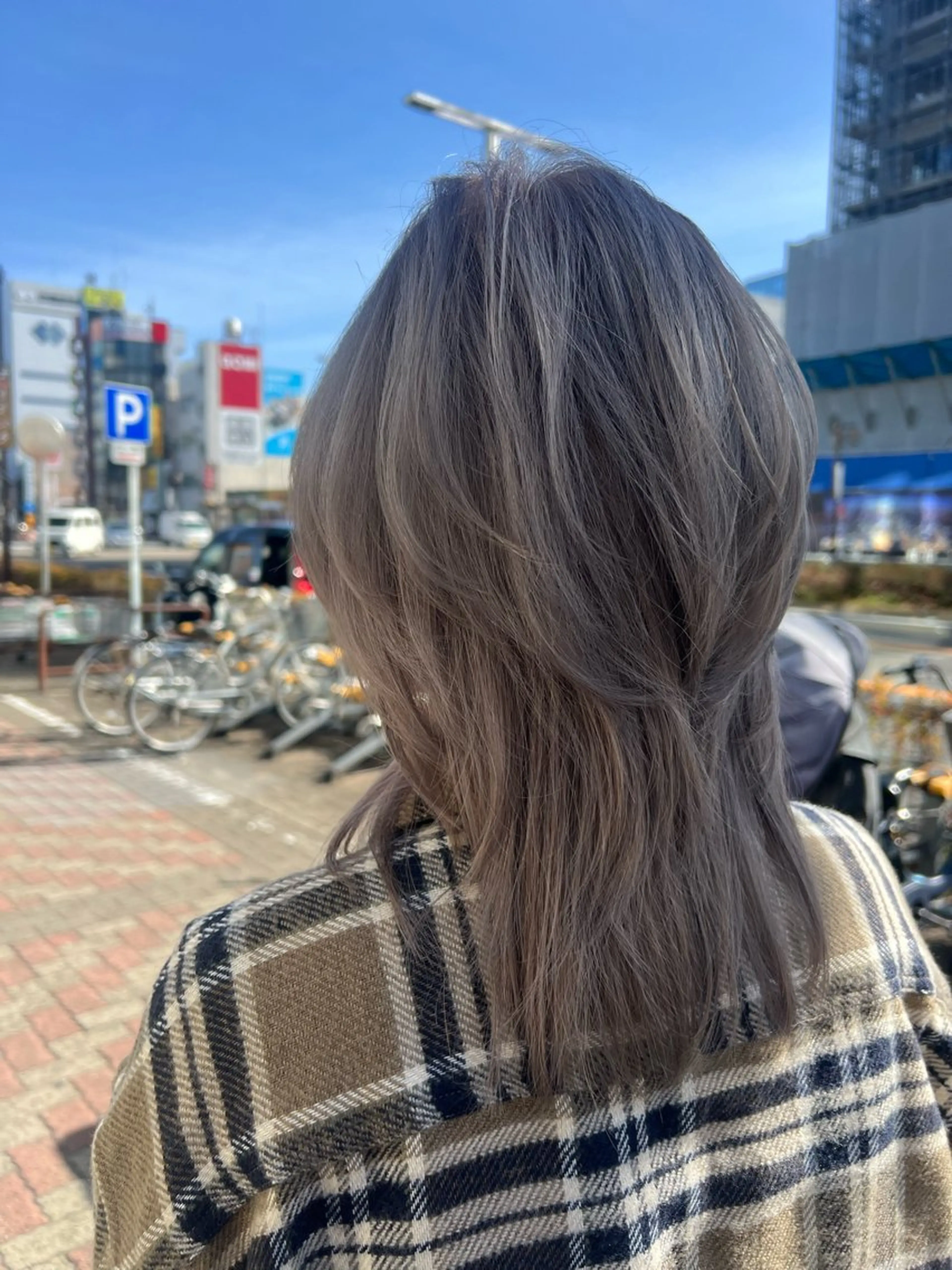 ミディアム ウルフカット メ イのヘアスタイル