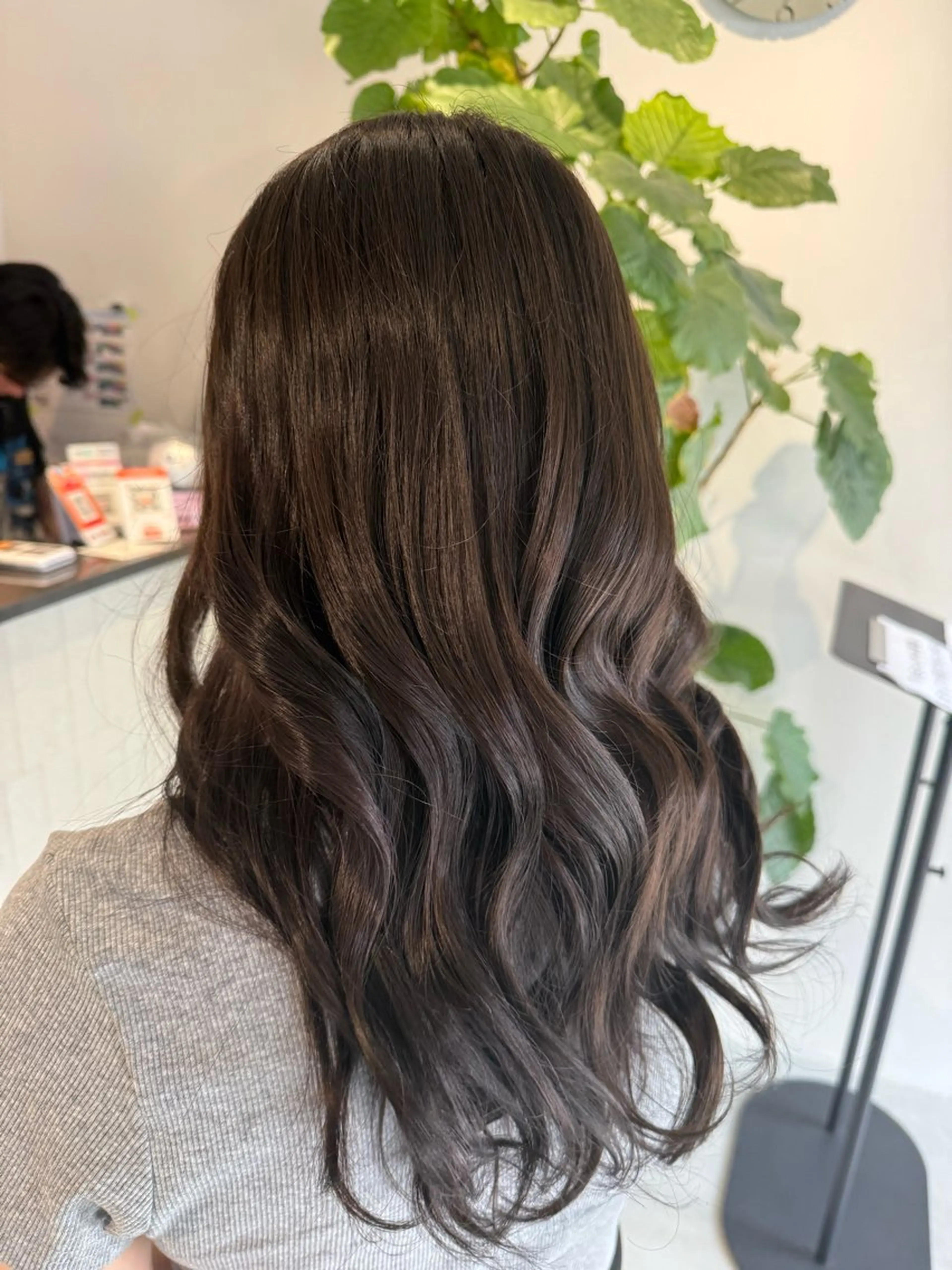 ロング 井手上 陽菜のヘアスタイル