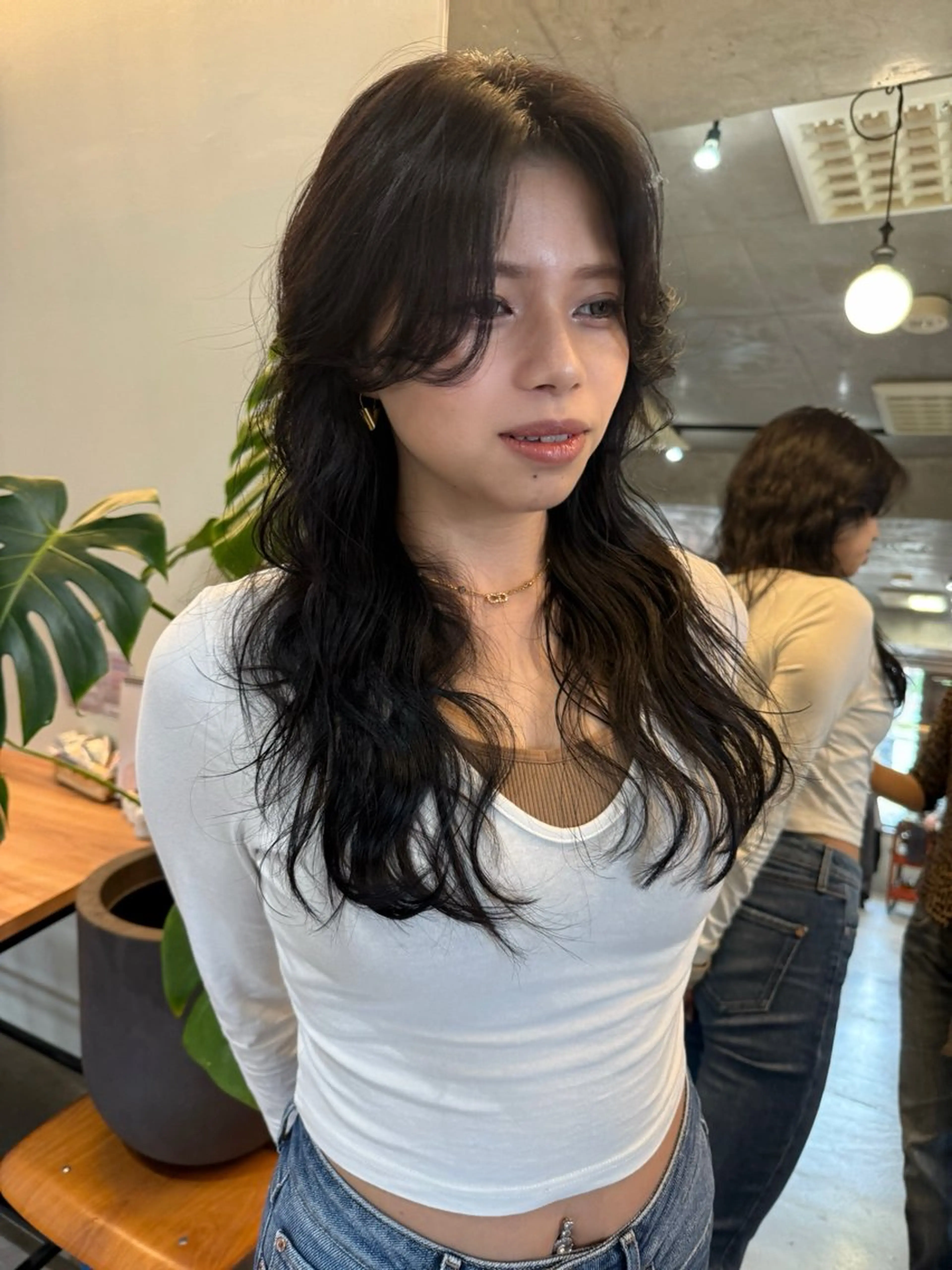 セミロング セミロングパーマ アッシュ オレンジブラウン 顔まわりレイヤー ハッシュカット レイヤーカット\ウル フ　chinatsuのヘアスタイル