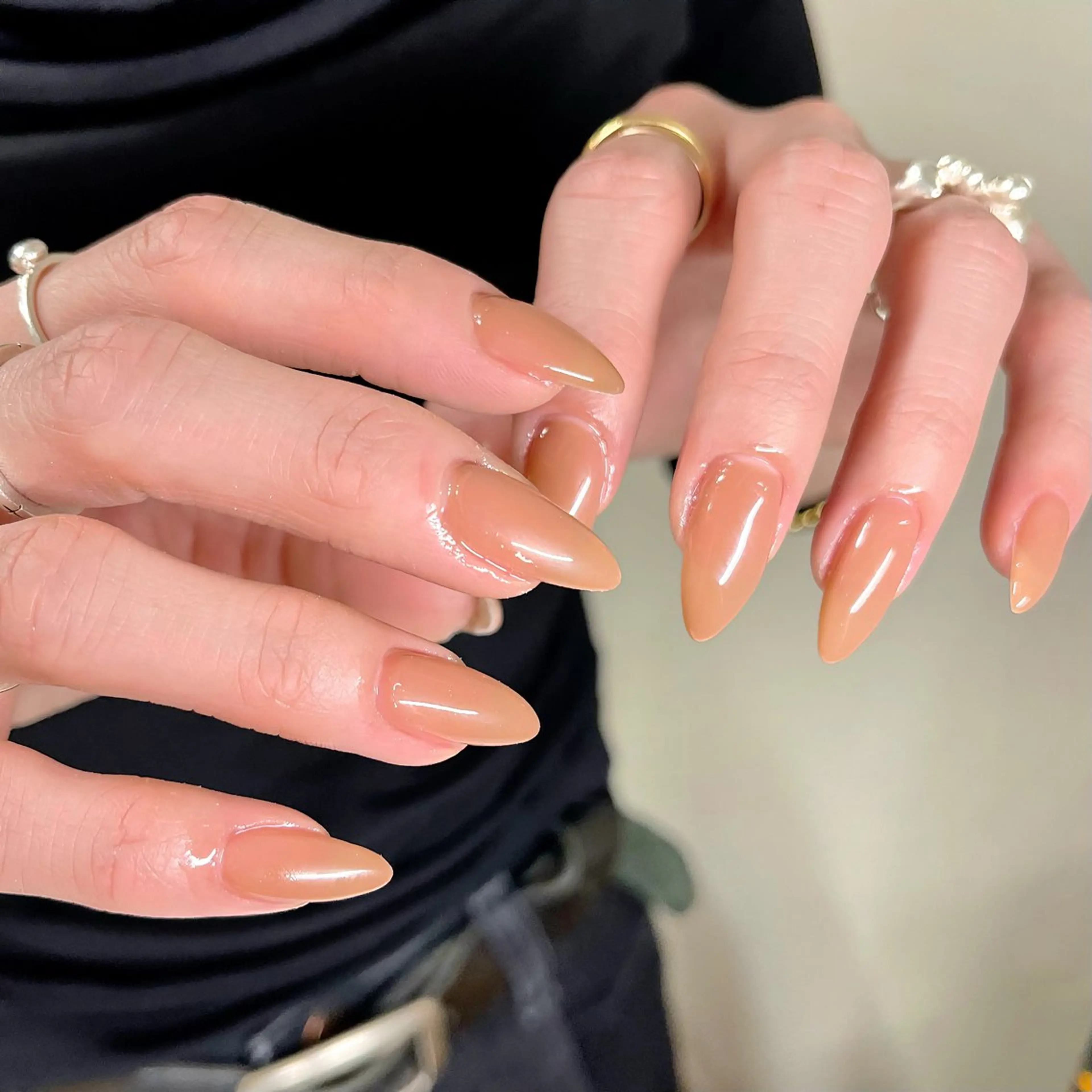 ネイル フレンチネイル マグネットネイル マグネットフレンチ リボン シルバー ハンドネイル ハンドケア 🫧OPELIA NAIL渋谷🫧のネイルデザイン