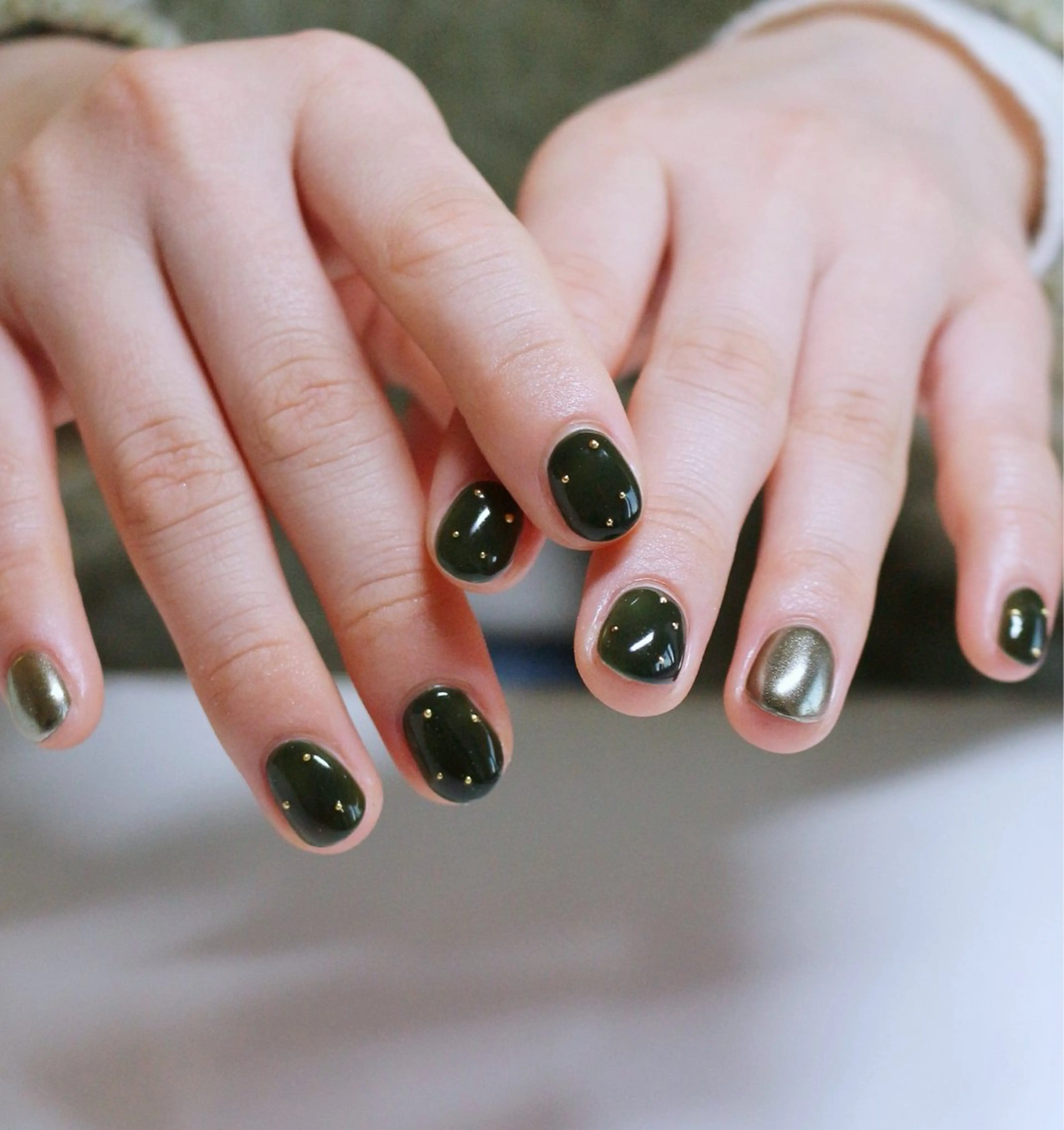 ネイル グリーン ミラーネイル シンプルネイル ハンドネイル Baku Nailsのネイルデザイン