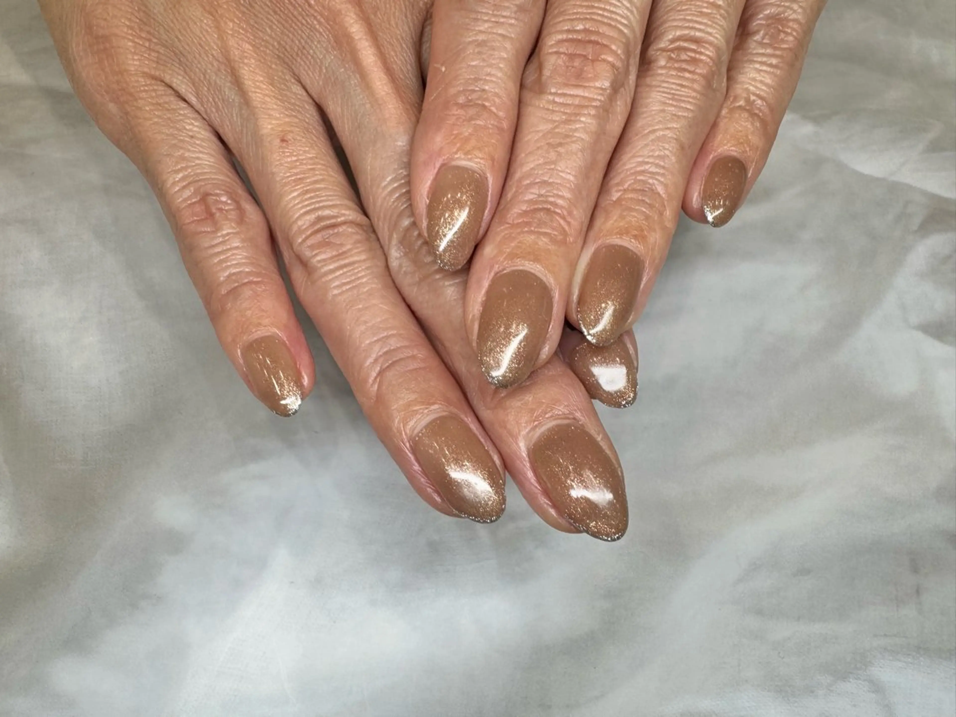 ネイル ブラウン ラメ(グリッター) シルバー ネイルサロン La Luce所属・ネイリスト Mahoのネイルデザイン
