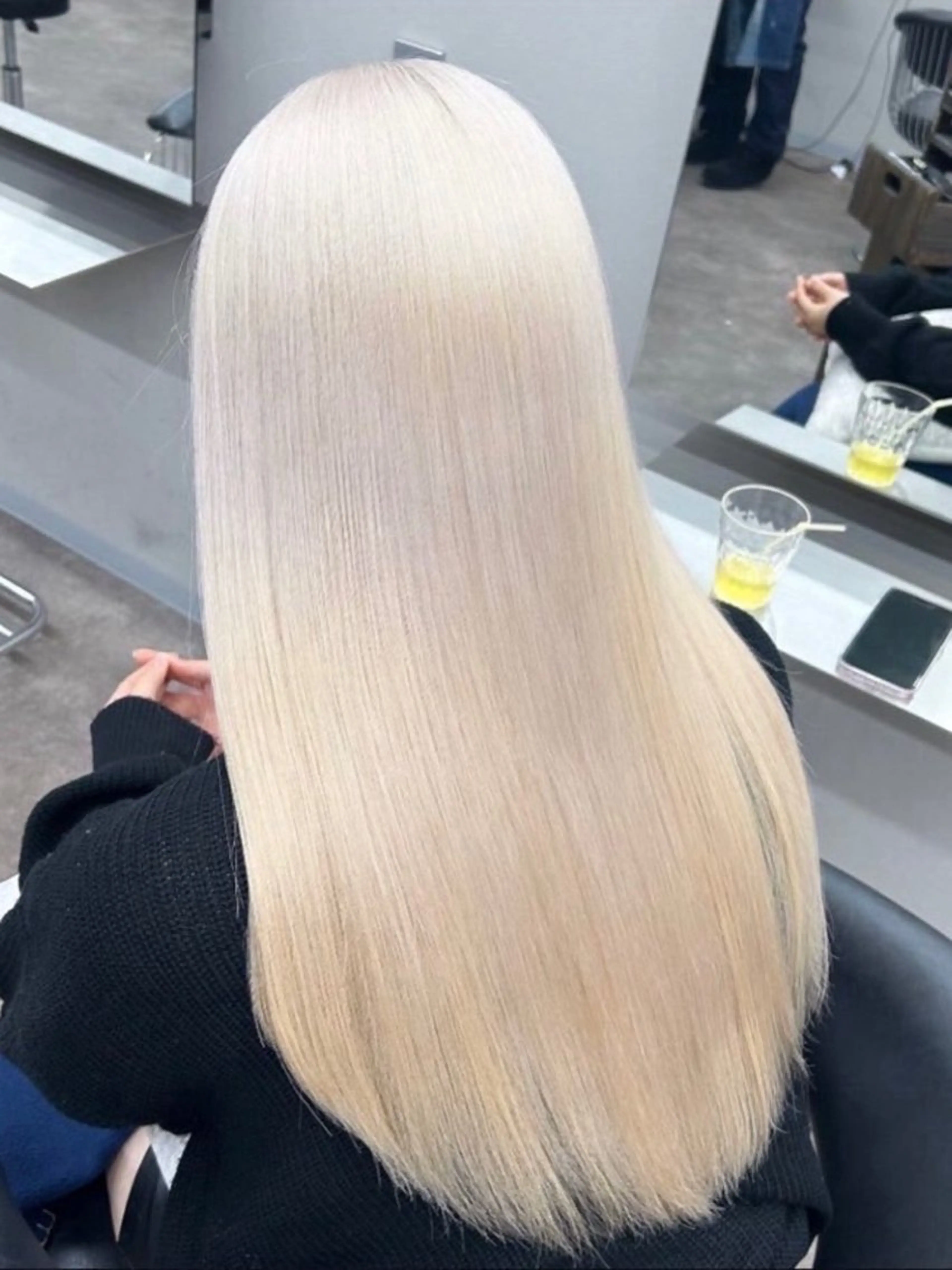 ロング ヘアカラー かのブリーチカラー 🎧⛓️🩶のヘアスタイル