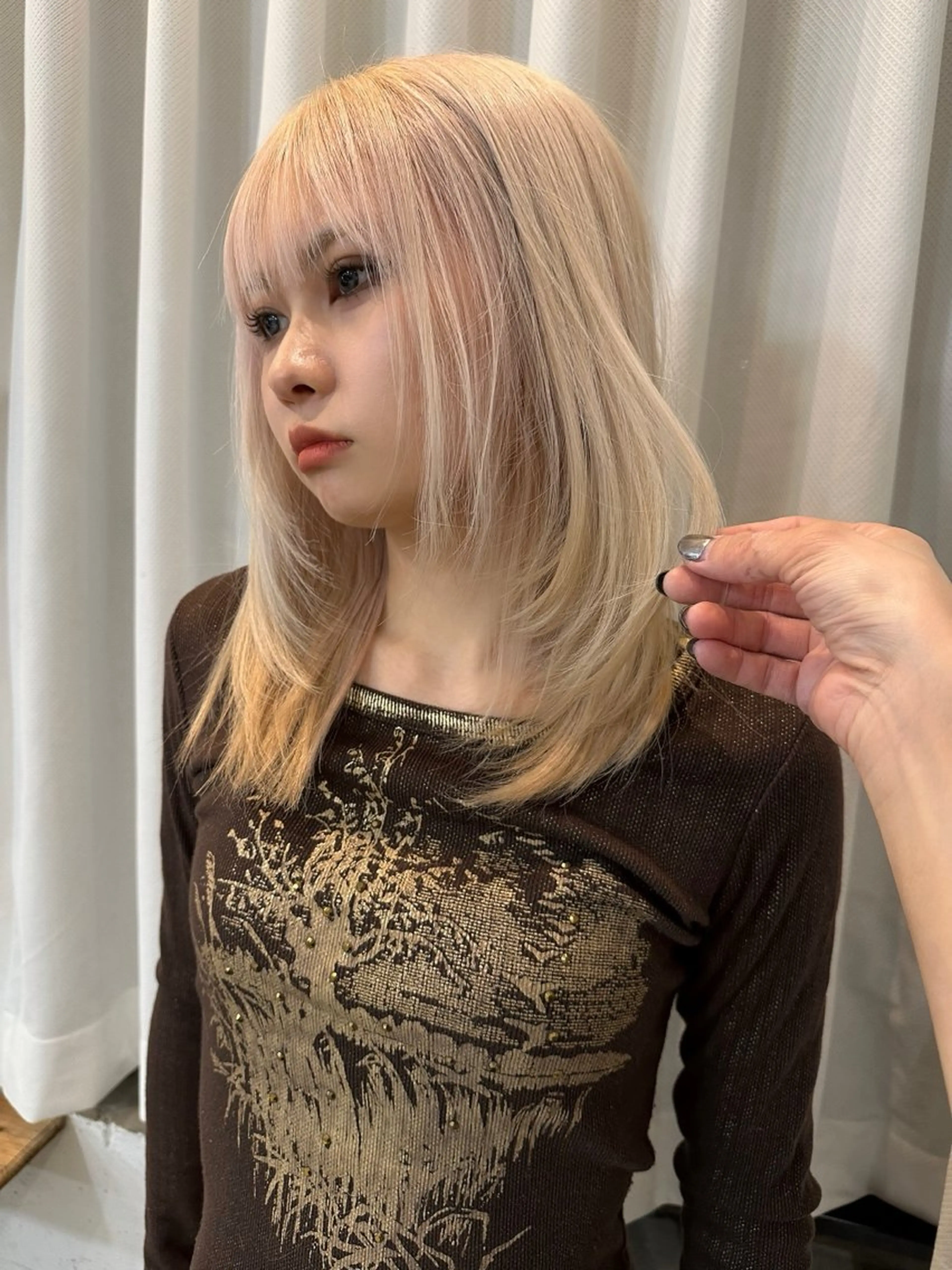 ミディアム レイヤーカット 特化美容師のヘアスタイル